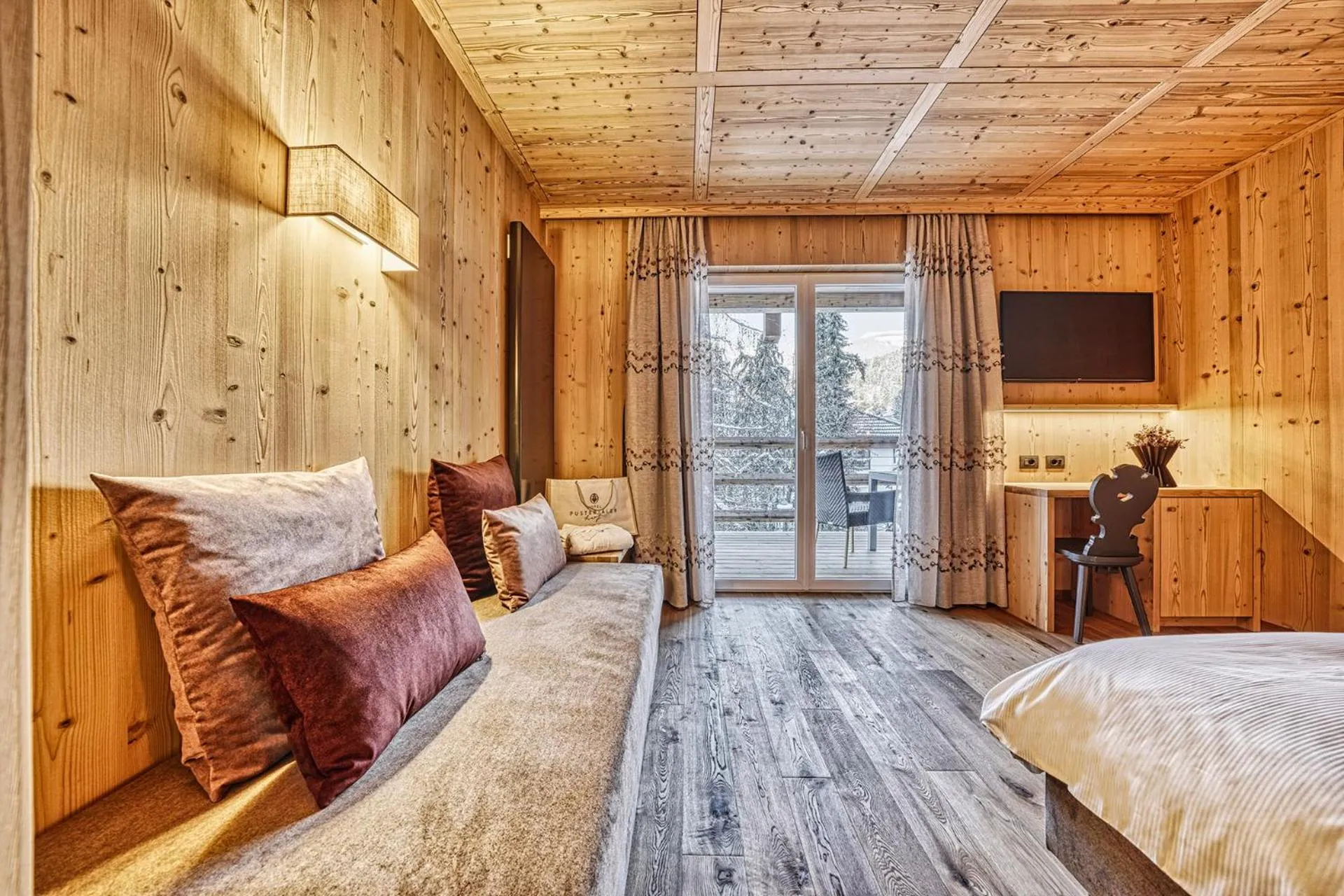 Decorative detail, Bed in Hotel Pustertalerhof