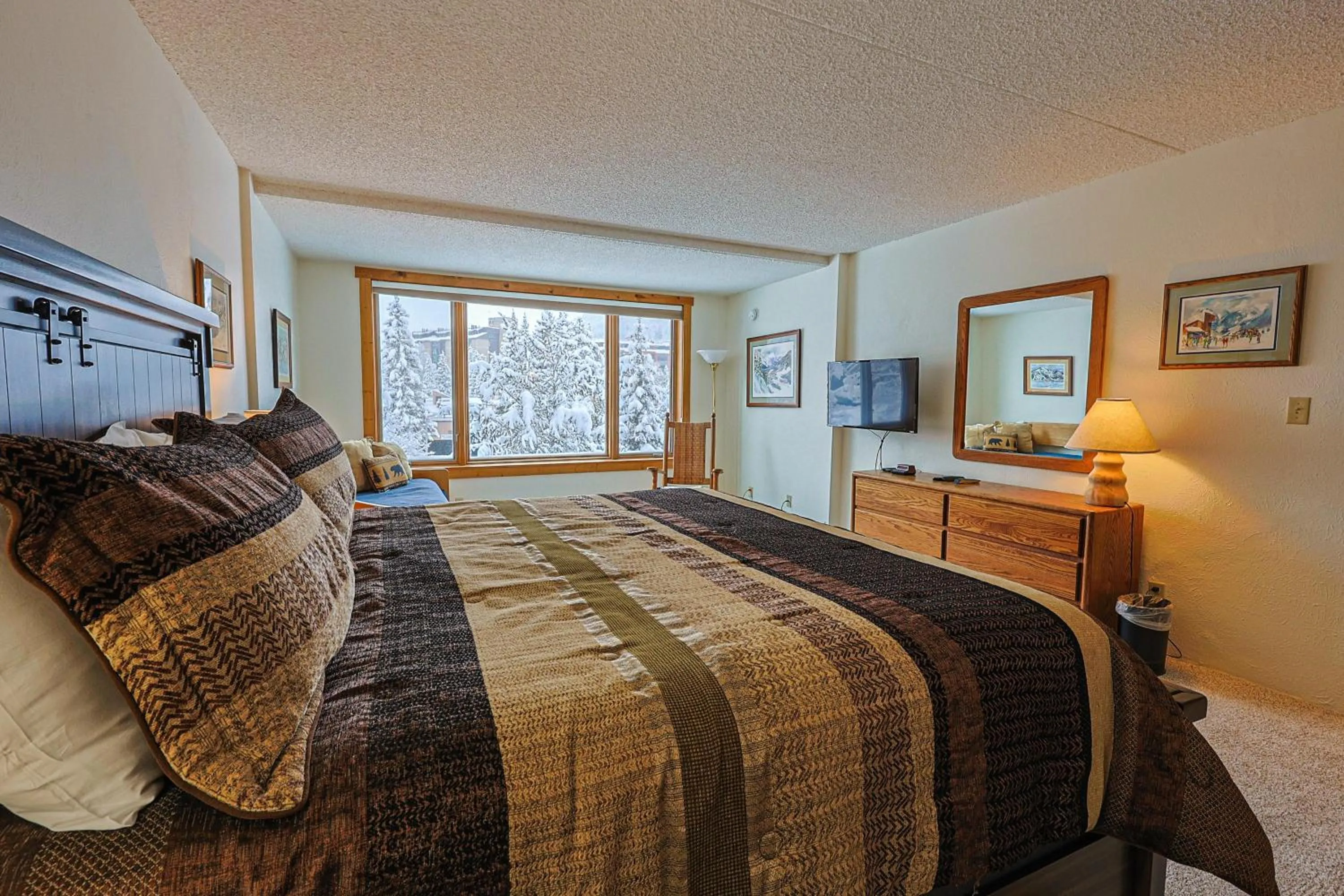 Bed in Summit House 2 bed 2 bath SHGW
