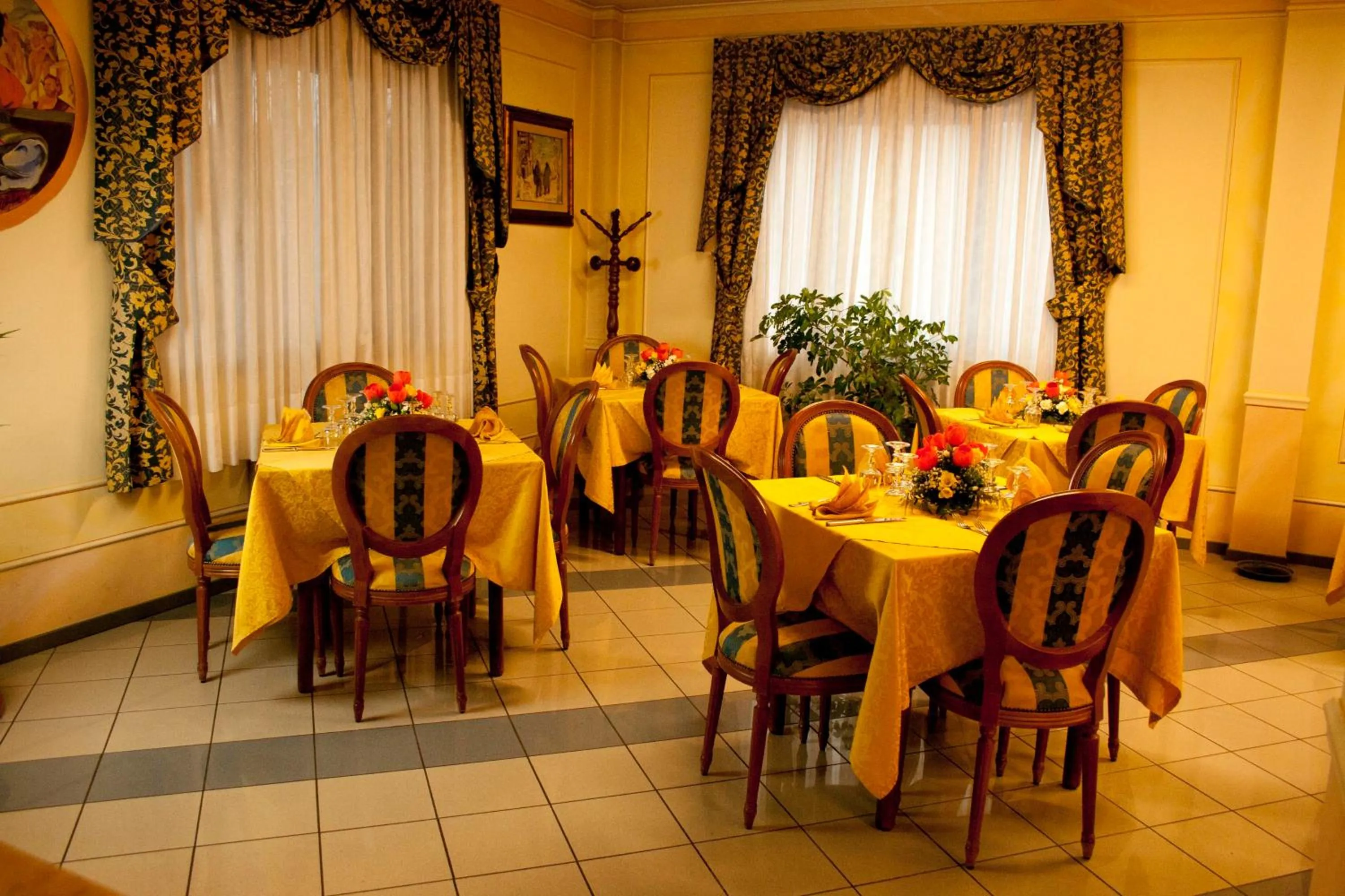 Restaurant/places to eat in Hotel Michelangelo