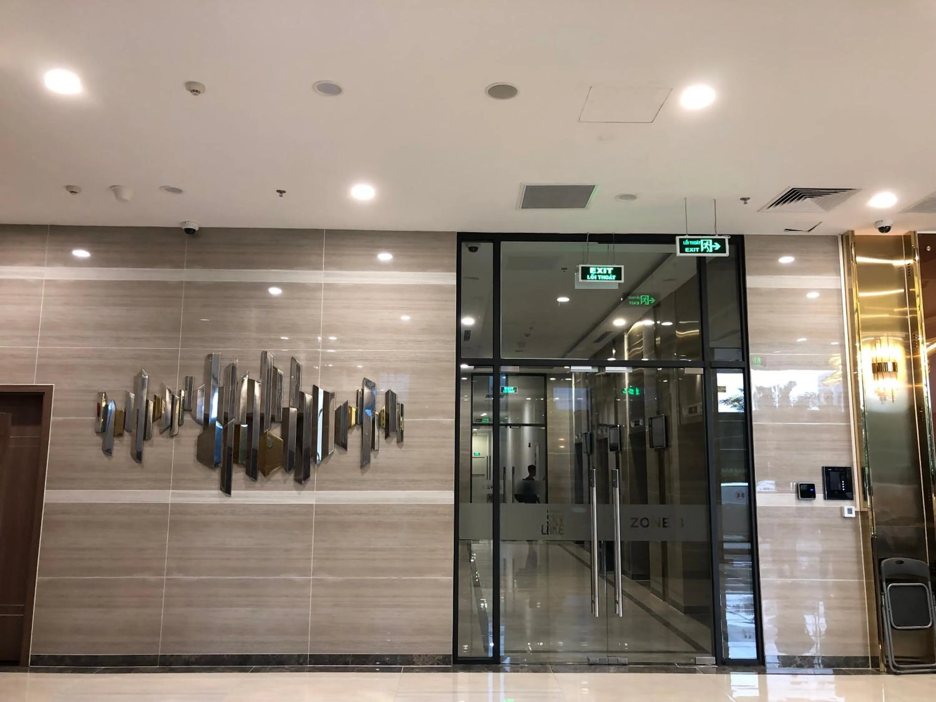 Lobby or reception in Luxury Condotel 2BR Vinhomes Skylake Keangnam - Netflix free