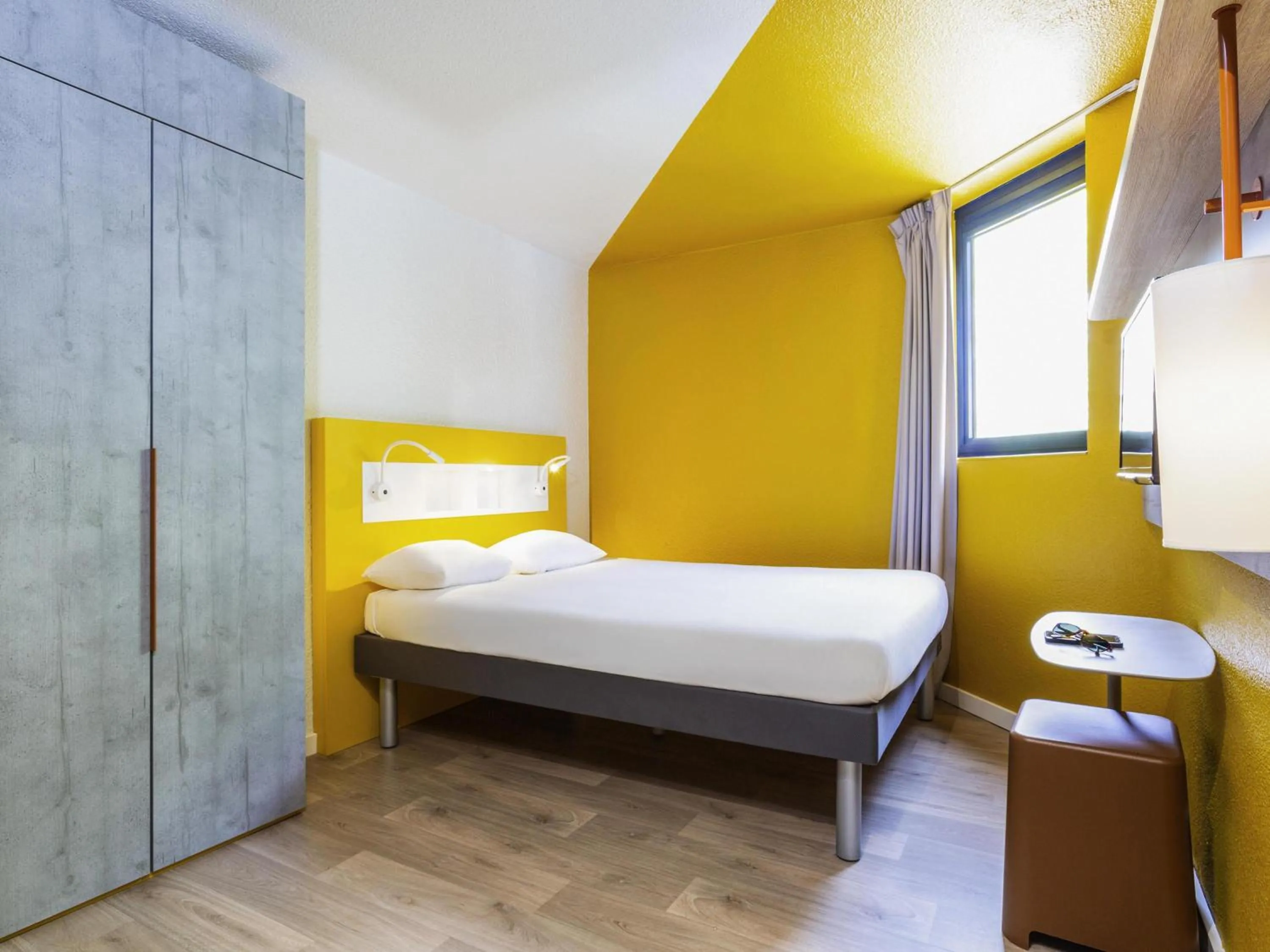 Bedroom, Bed in ibis budget Marne La Vallée Noisy Le Grand