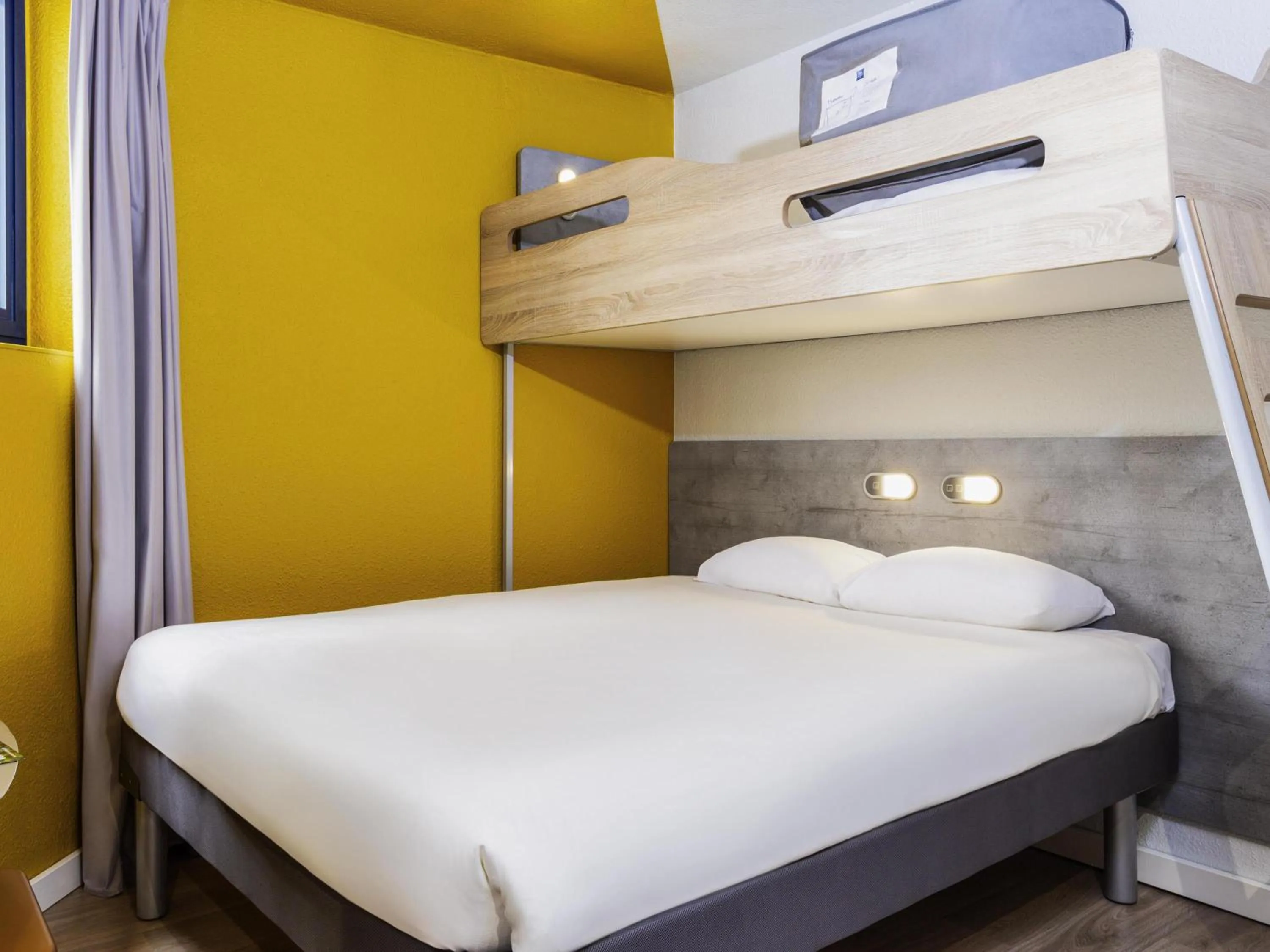 Bedroom, Bed in ibis budget Marne La Vallée Noisy Le Grand