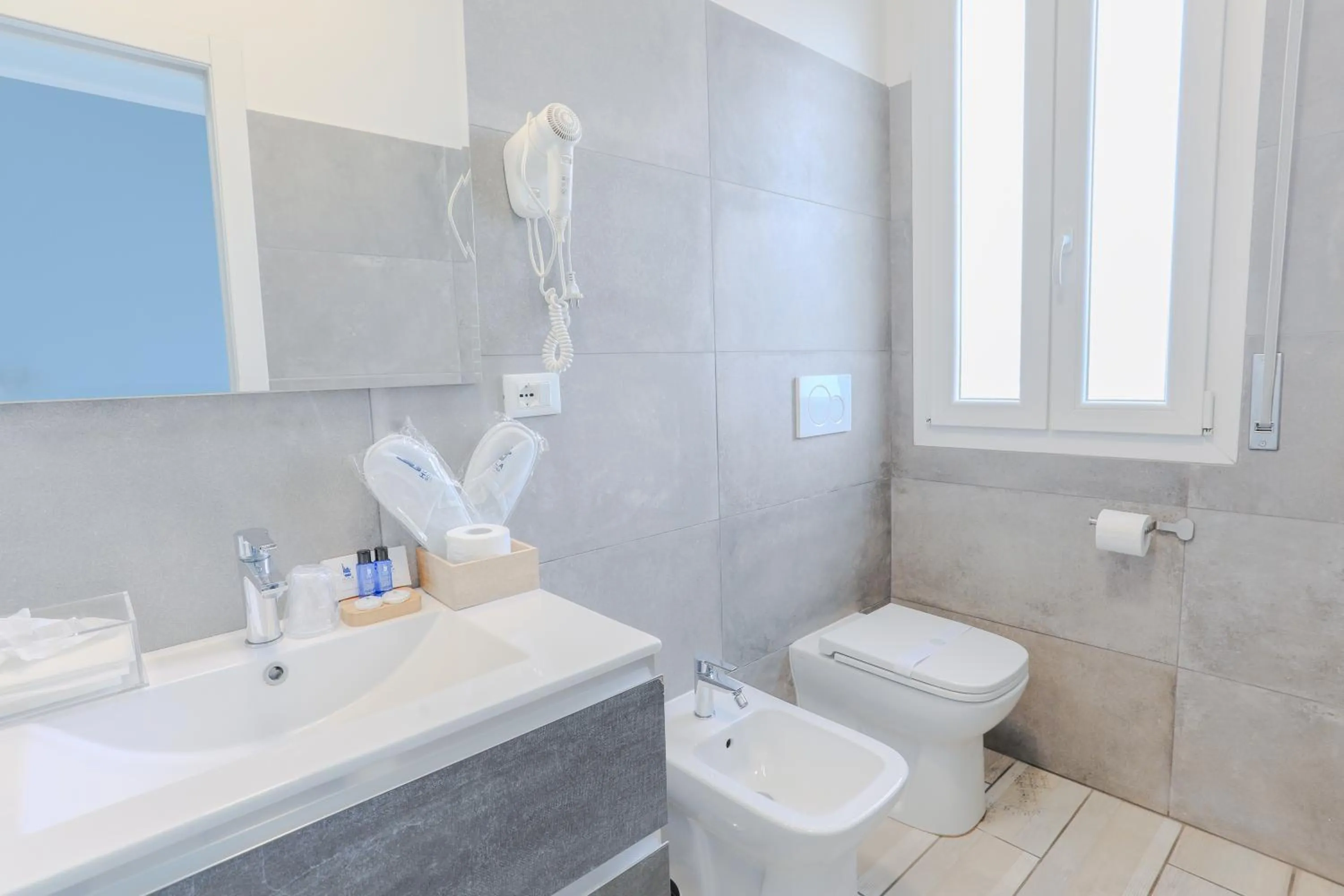 Toilet in HOLABOLOGNA Luxury Rooms and Flats