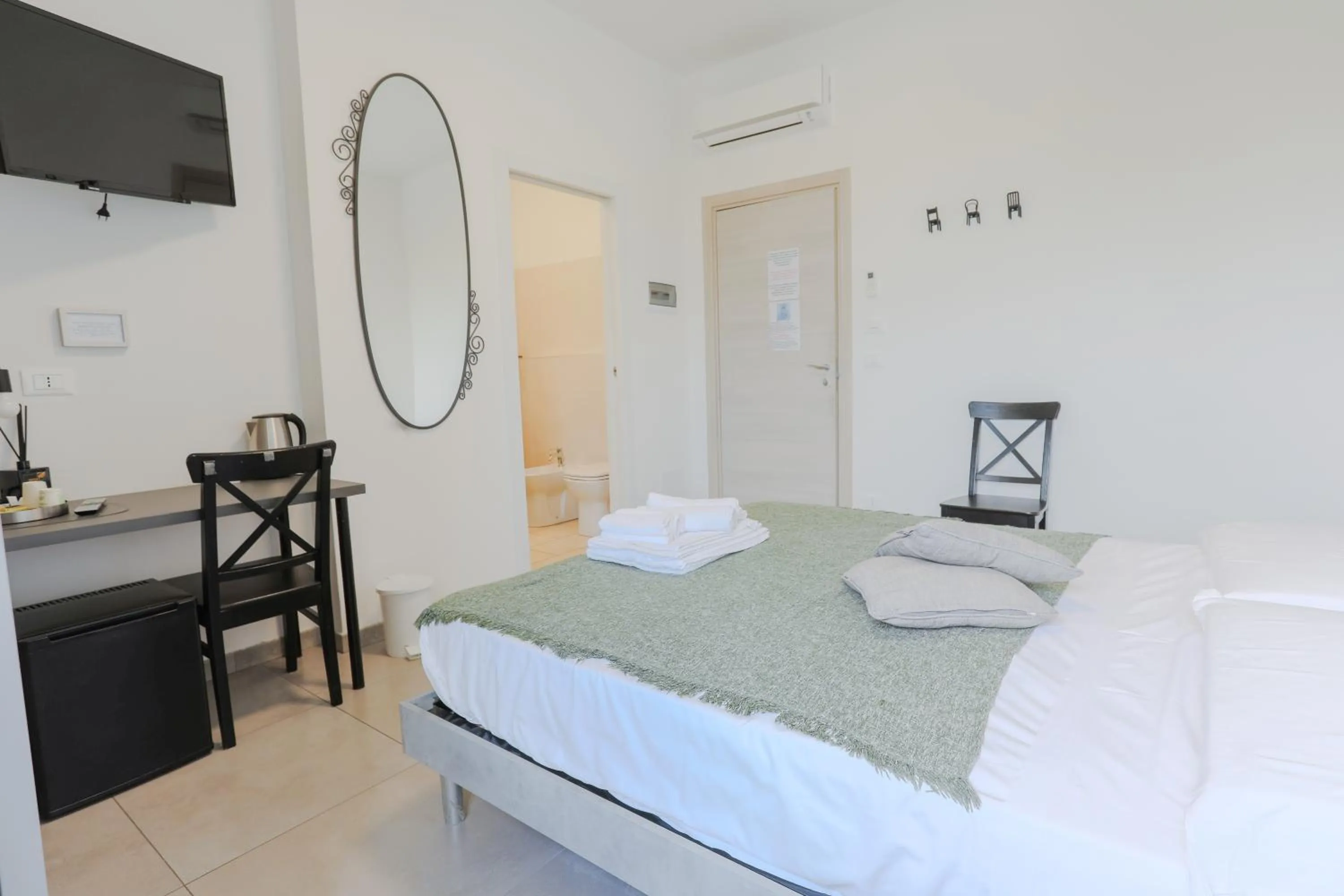 Bed in HOLABOLOGNA Luxury Rooms and Flats