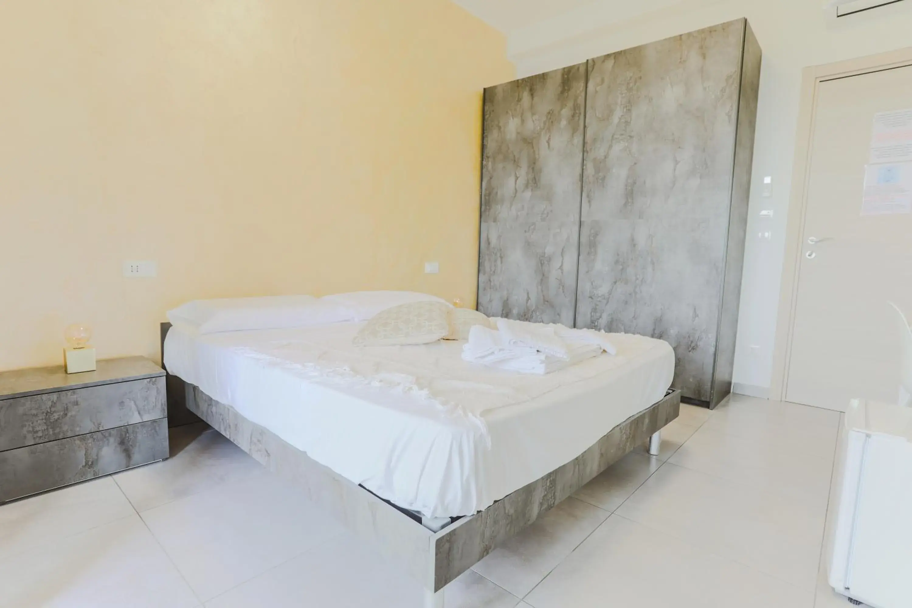 Double Room with Balcony in HOLABOLOGNA Luxury Rooms and Flats Double Room with Balcony in HOLABOLOGNA Luxury Rooms and Flats