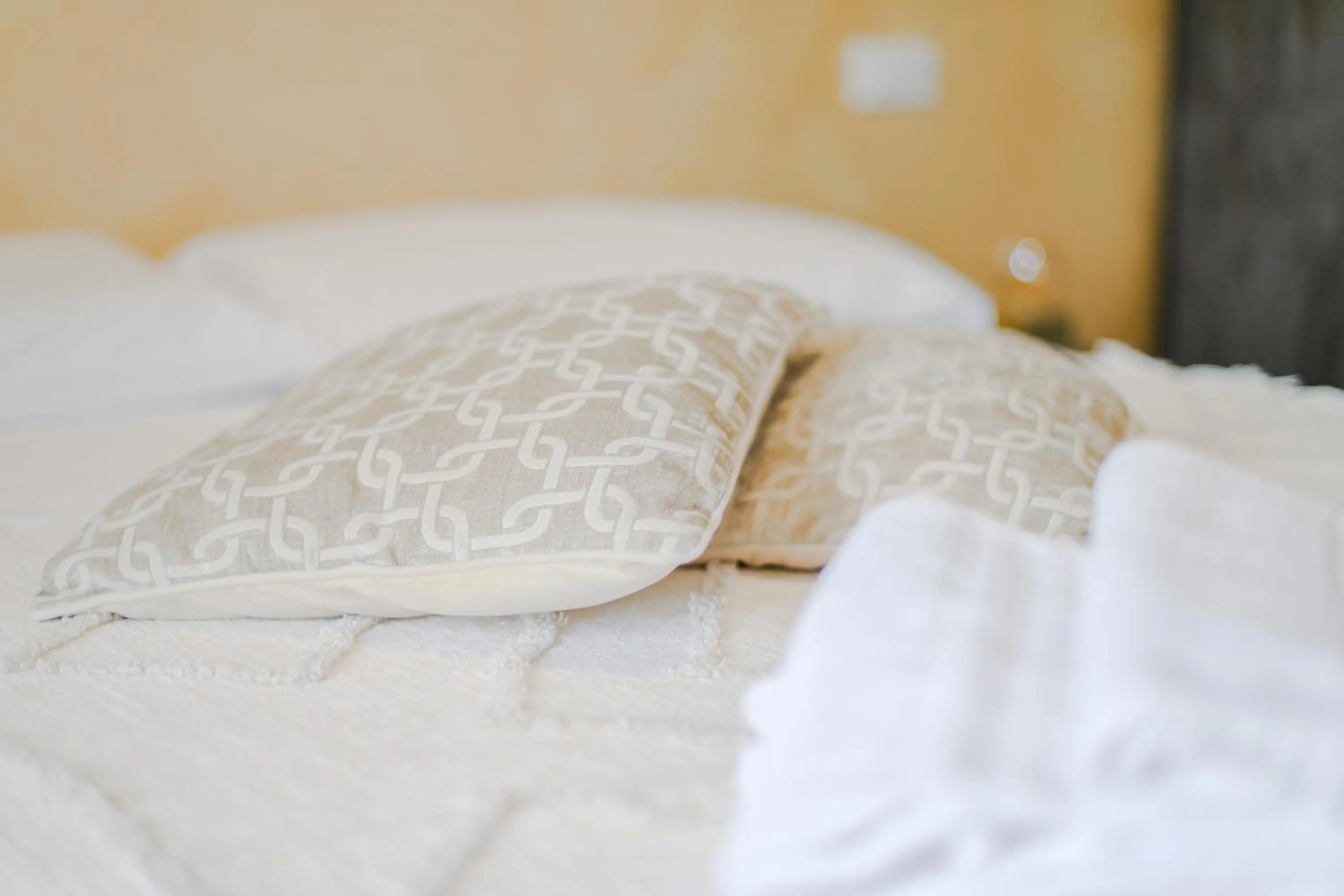 Bed in HOLABOLOGNA Luxury Rooms and Flats