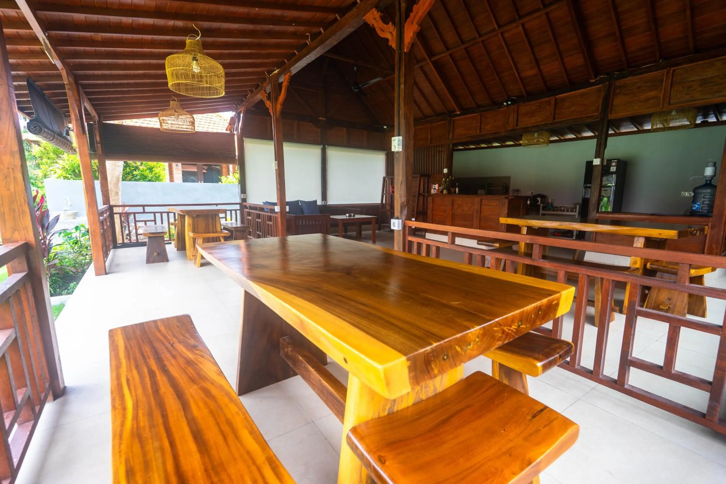 Restaurant/places to eat in Damar Sanjaya Uttama