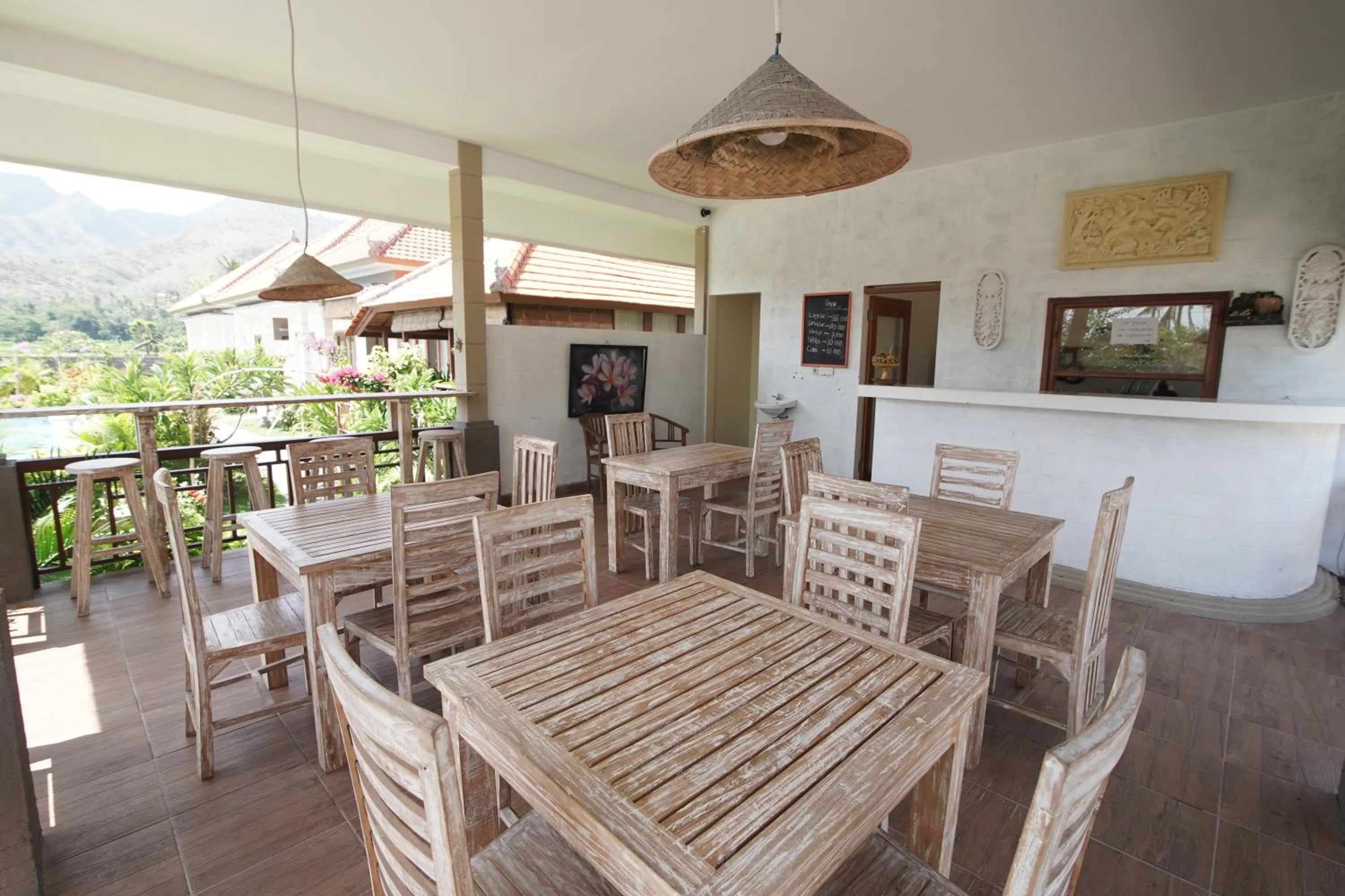 Restaurant/places to eat in Damar Sanjaya Uttama