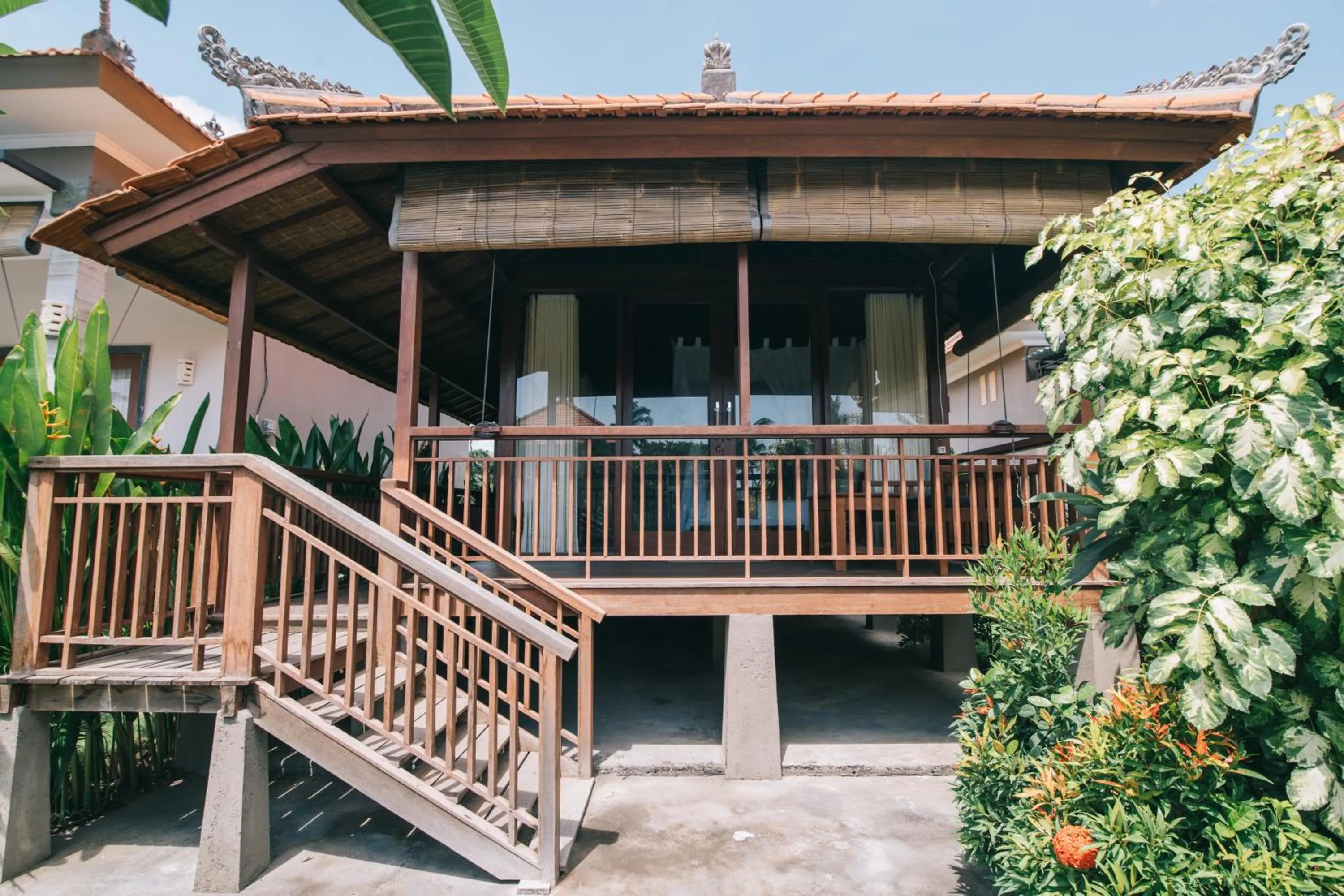 Facade/entrance in Damar Sanjaya Uttama