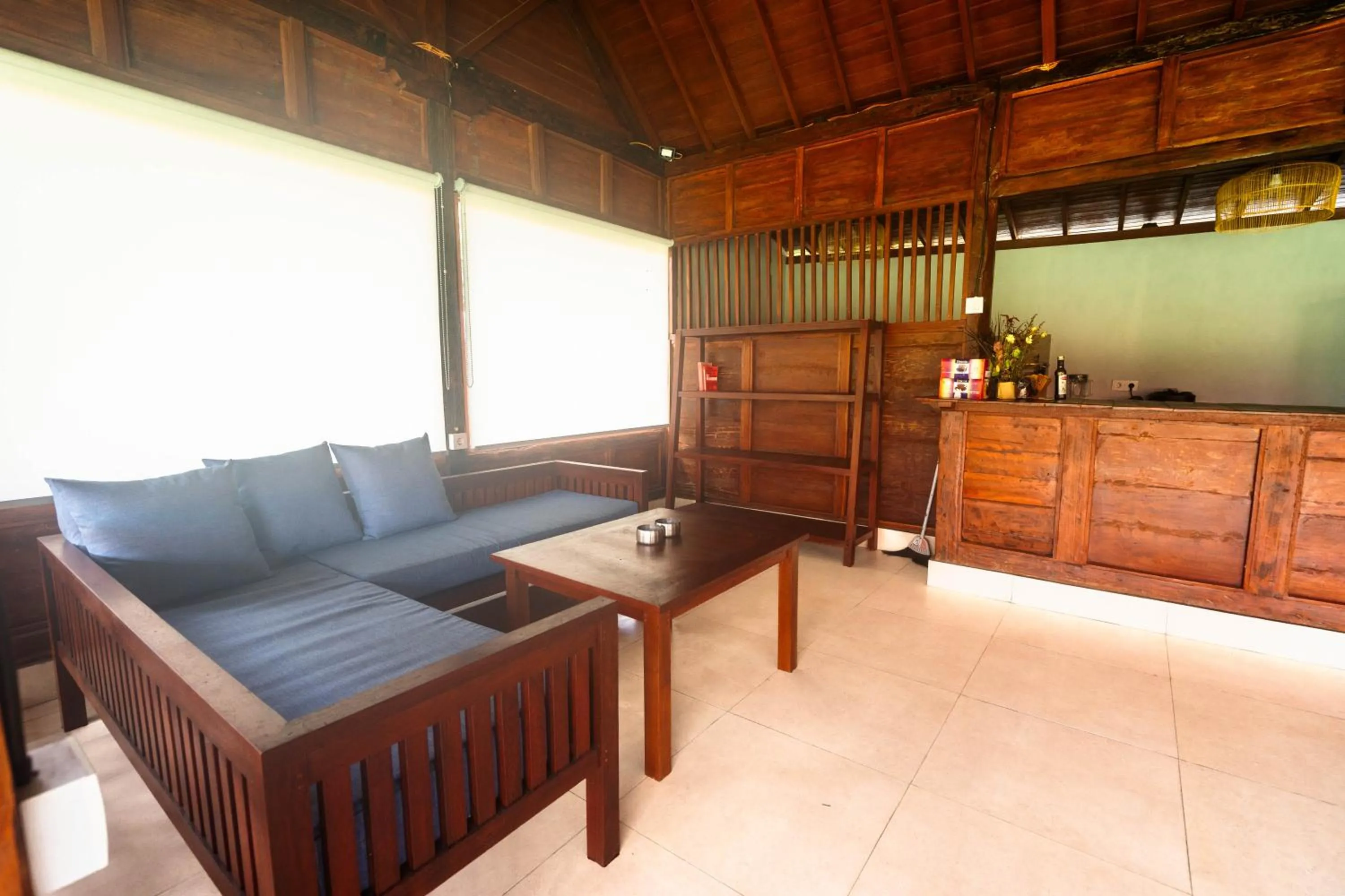 Restaurant/places to eat in Damar Sanjaya Uttama