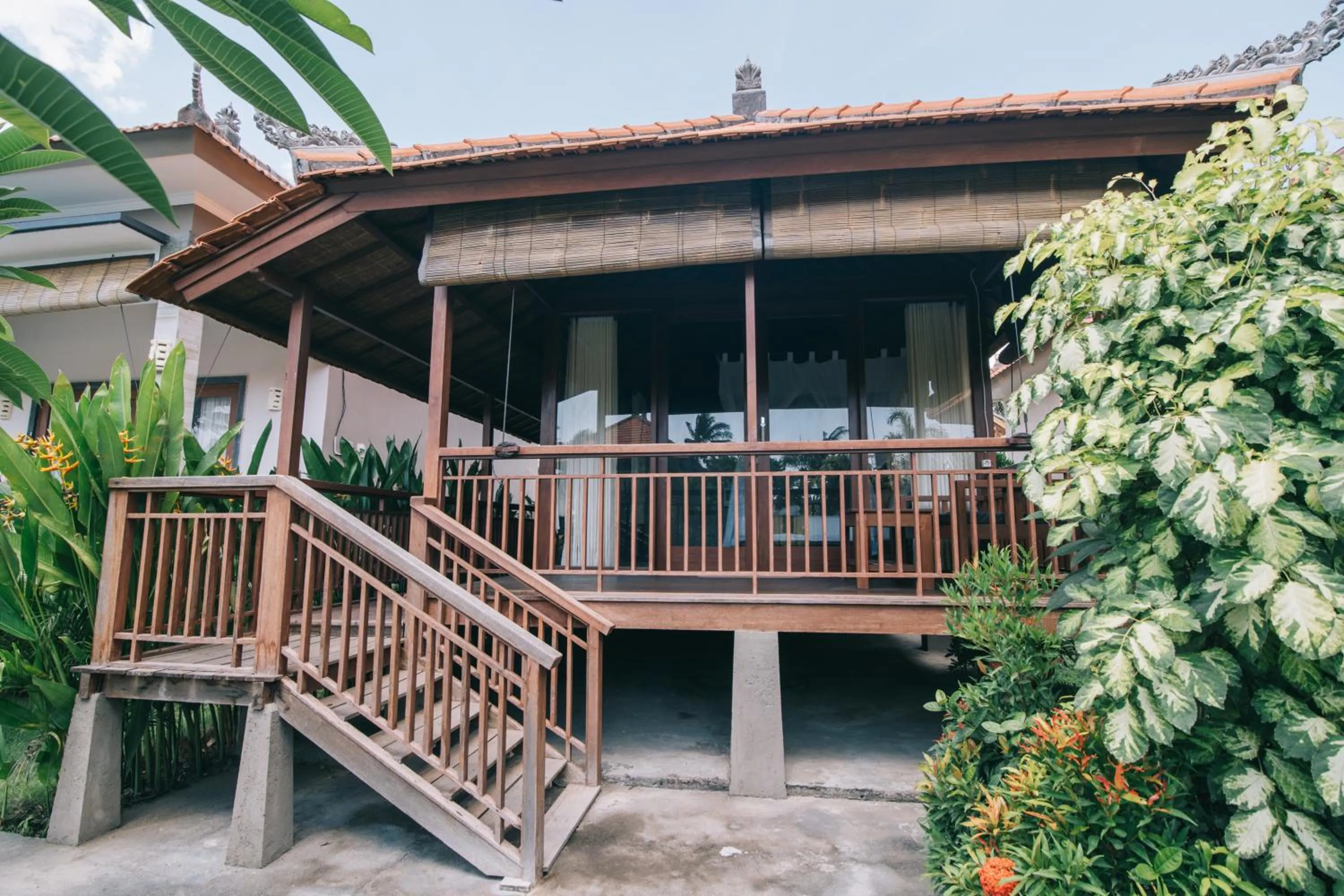 Facade/entrance in Damar Sanjaya Uttama