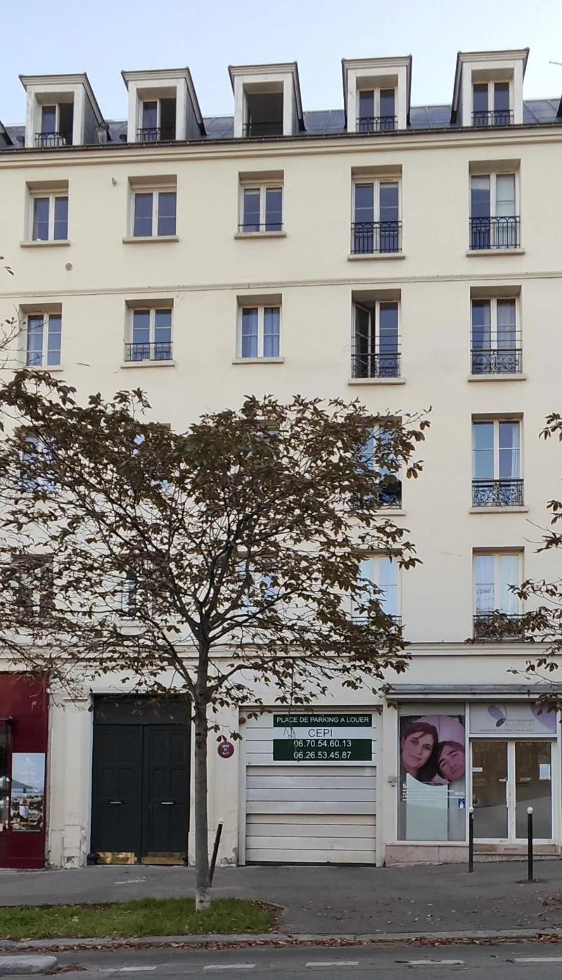 Property building in Avia Hôtel Saphir Montparnasse