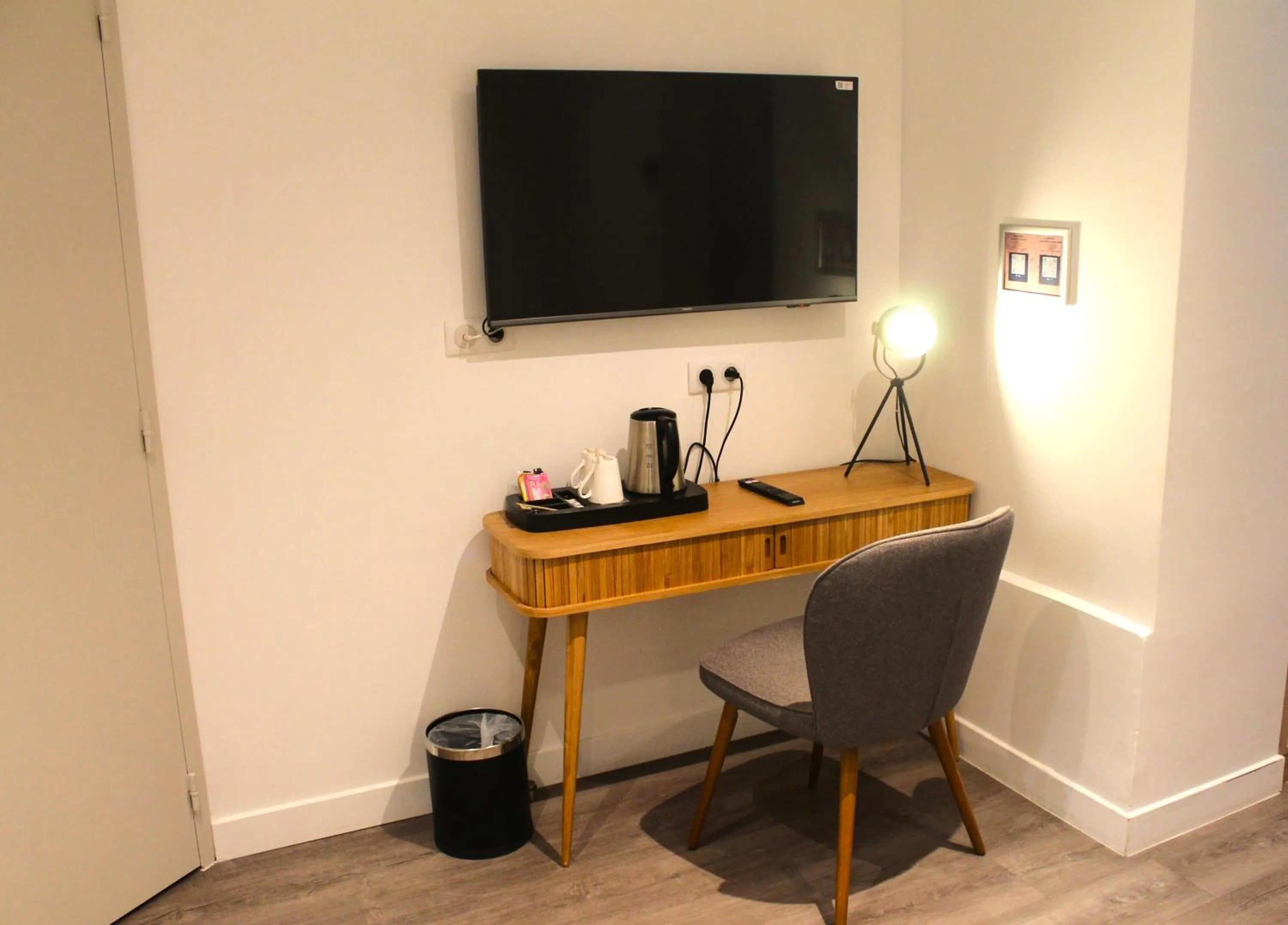 Property building in Avia Hôtel Saphir Montparnasse