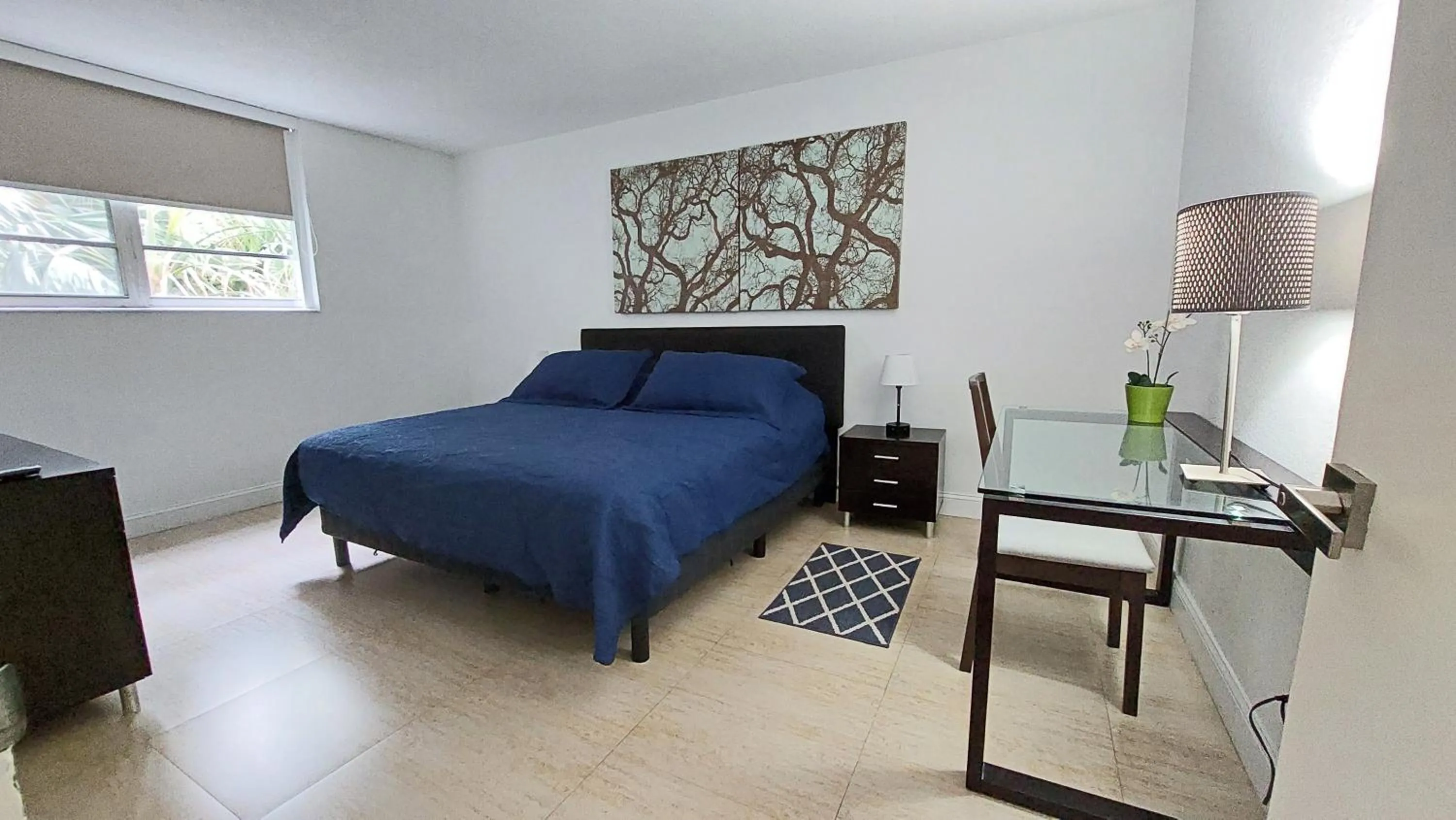 Bedroom, Bed in The Tides Apartments on the beach