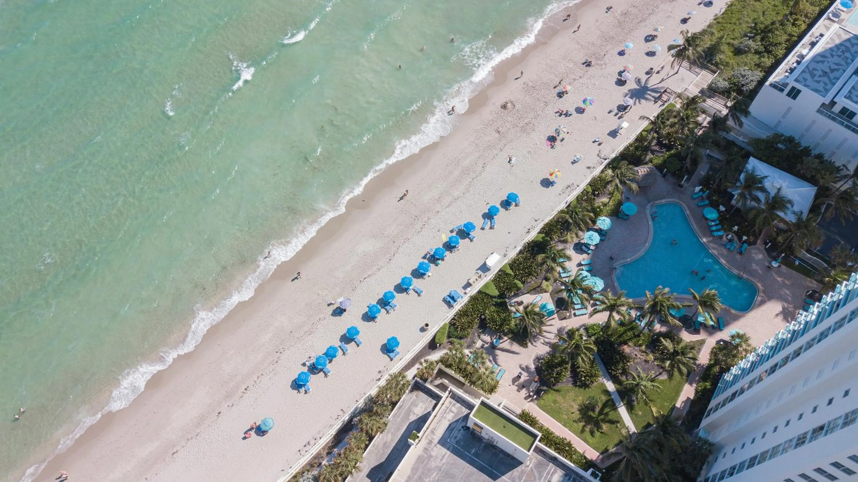 Bird's eye view in The Tides Apartments on the beach