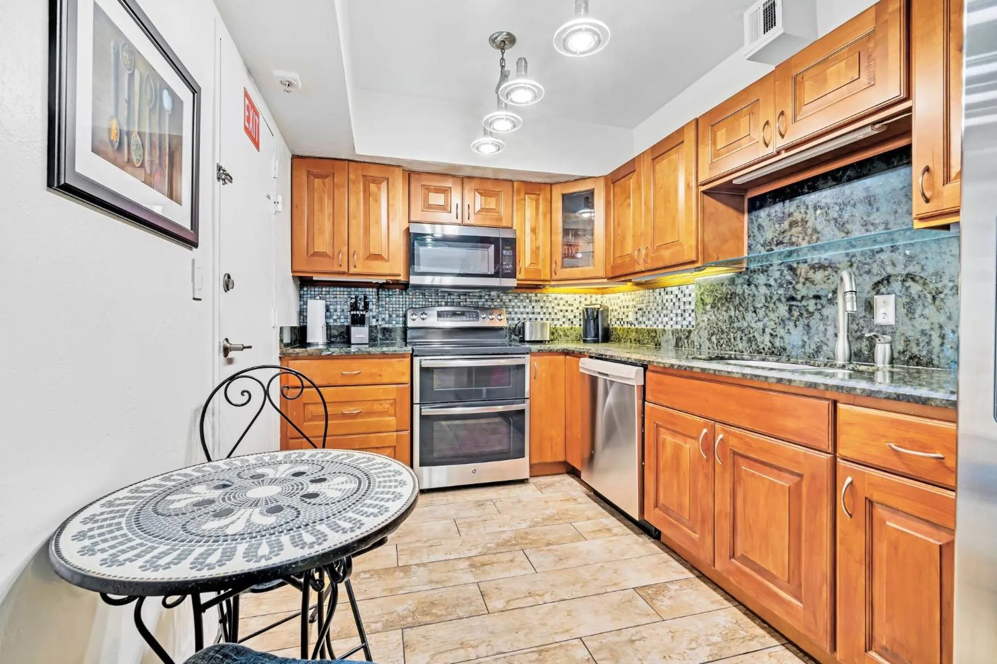 Kitchen or kitchenette in The Tides Apartments on the beach
