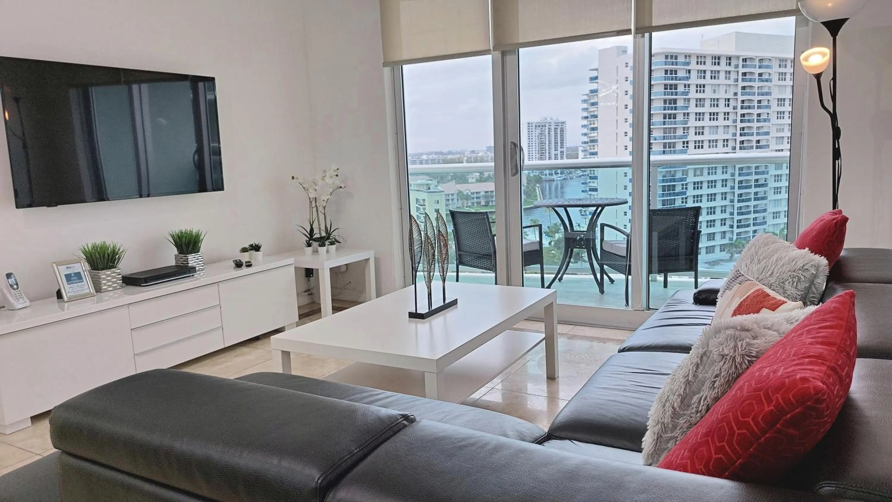 Balcony/Terrace in The Tides Apartments on the beach