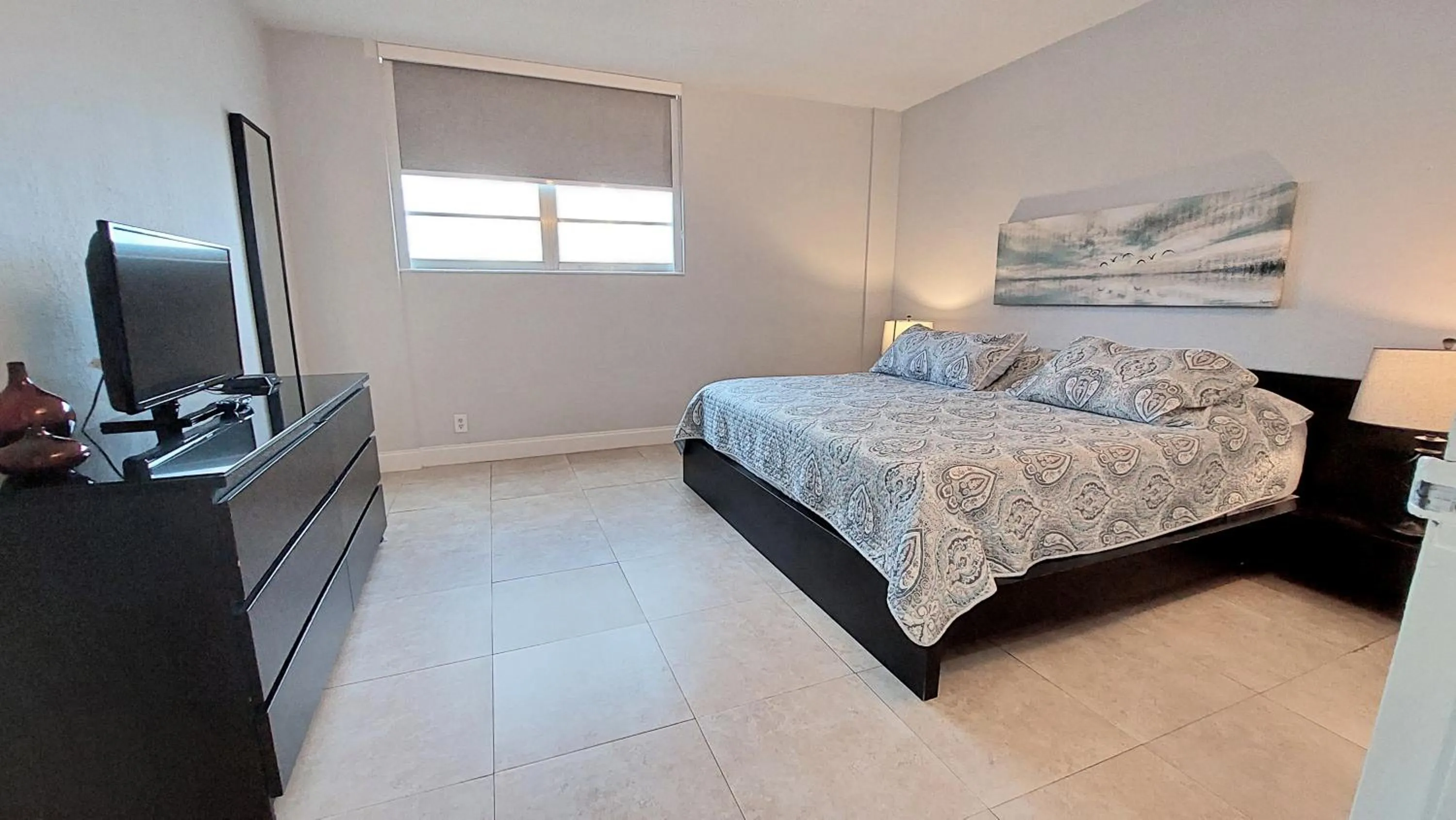Bedroom, Bed in The Tides Apartments on the beach