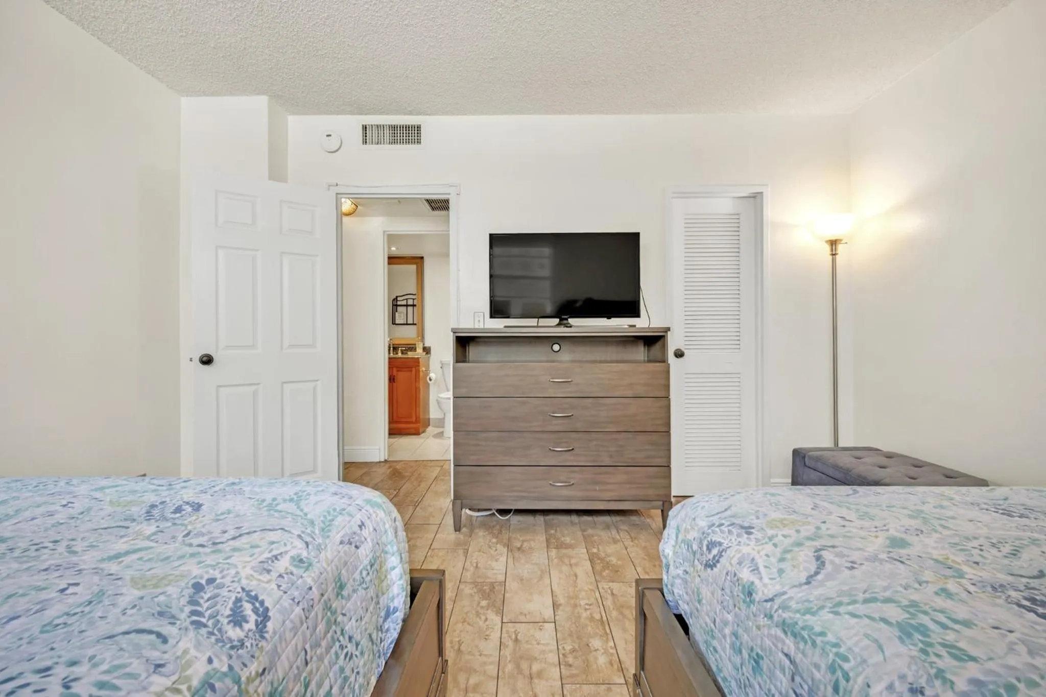 Bedroom, Bed in The Tides Apartments on the beach