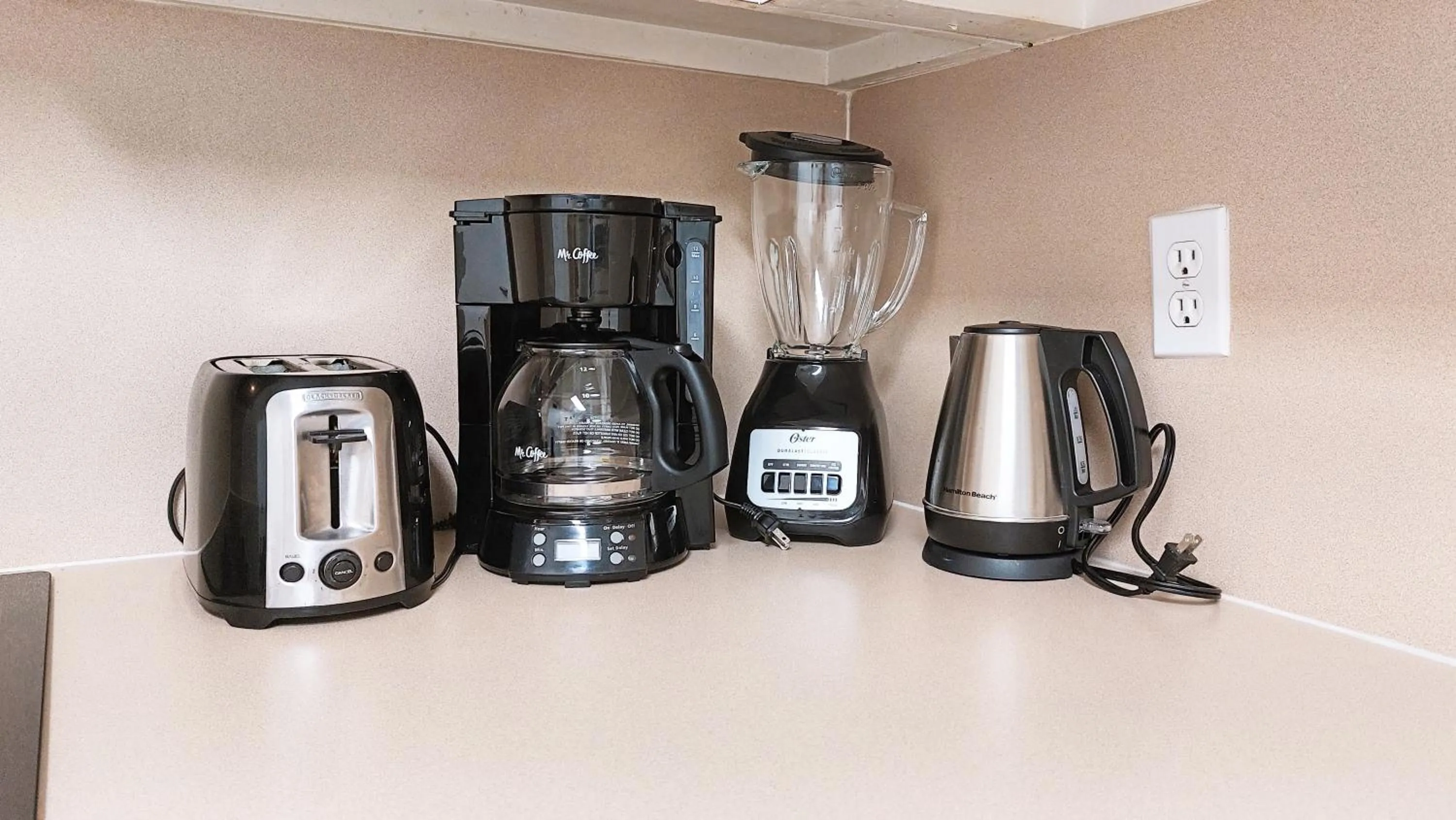 Kitchen or kitchenette in The Tides Apartments on the beach