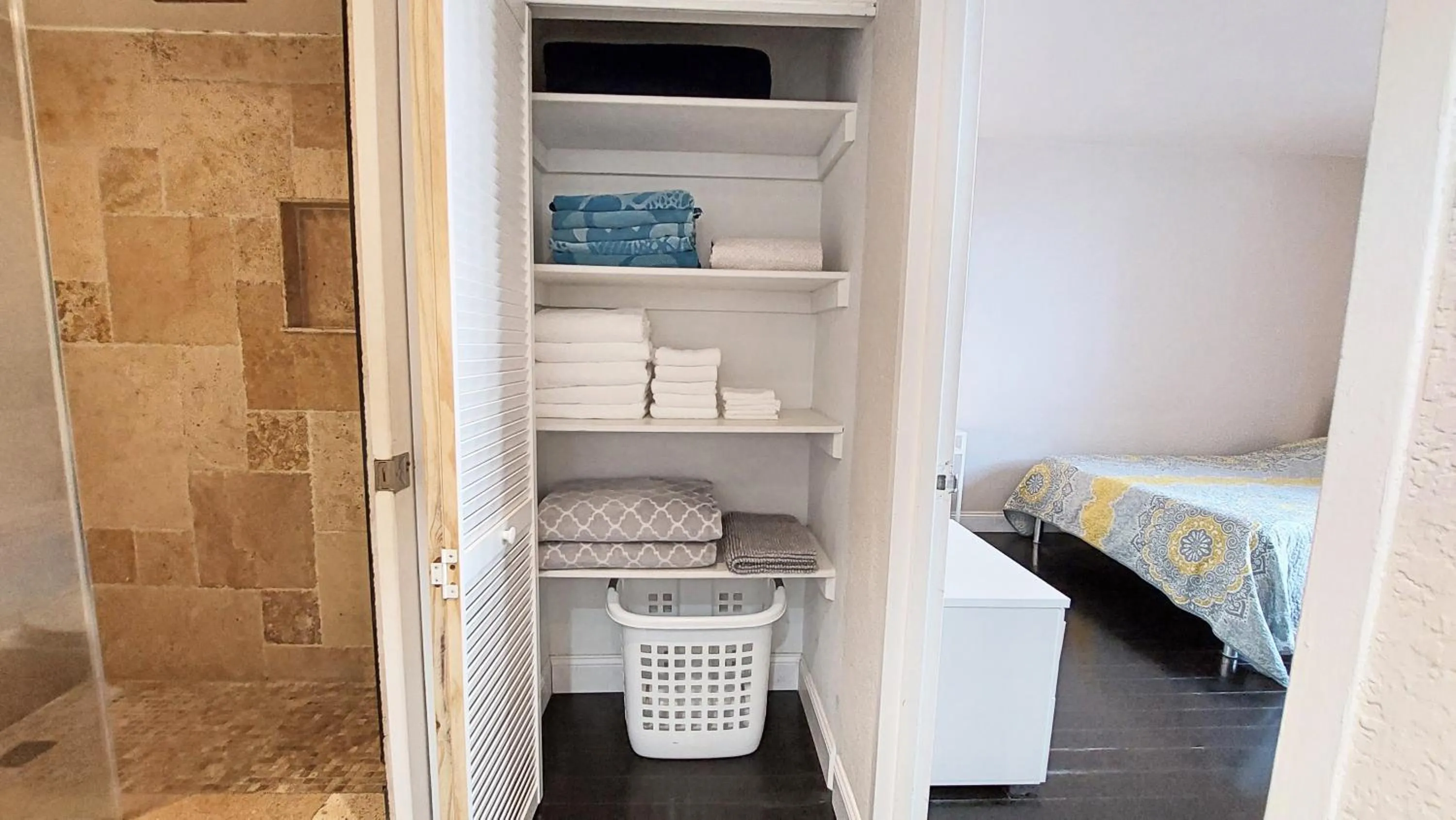 wardrobe, Bed in The Tides Apartments on the beach