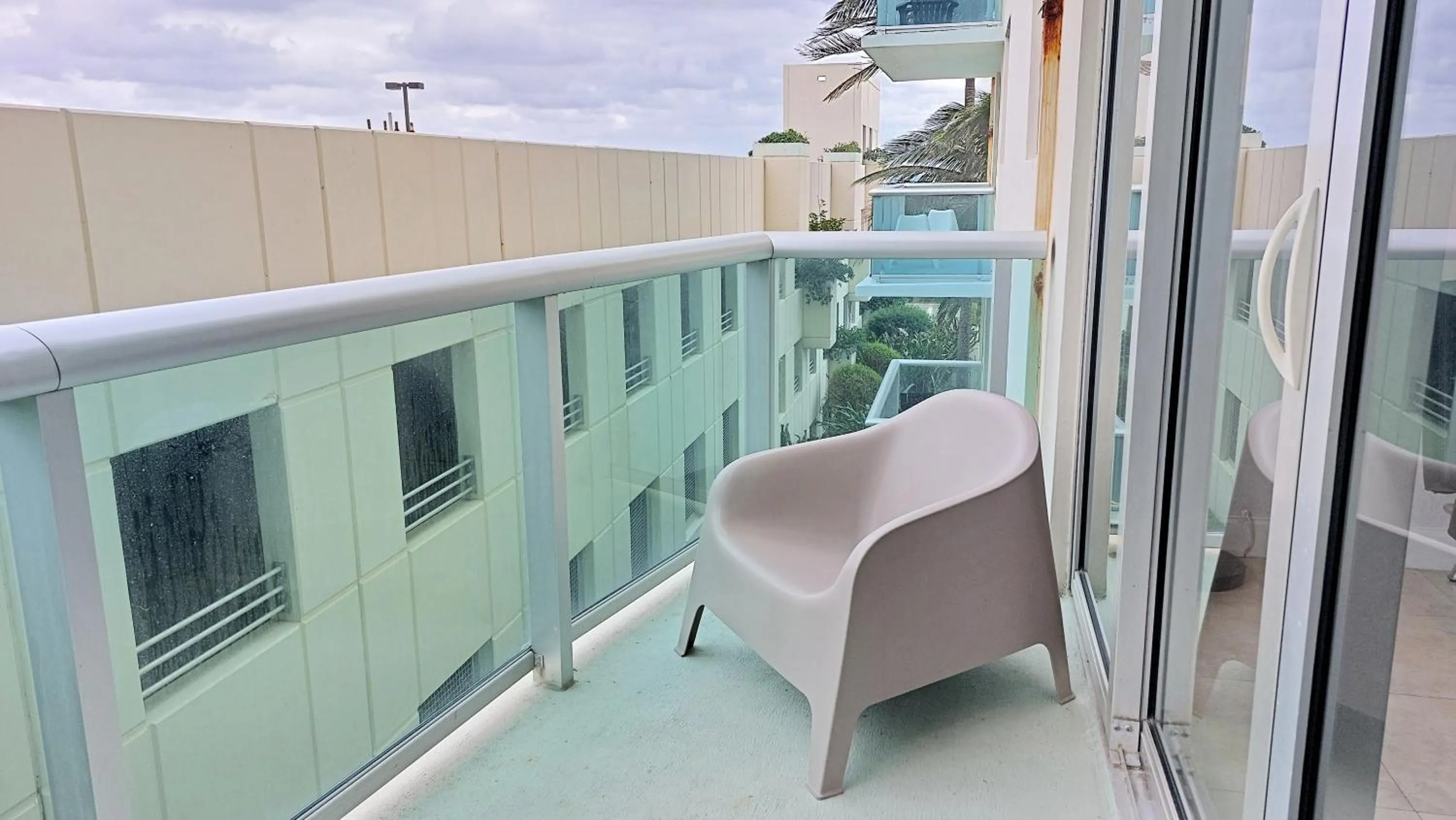 Balcony/Terrace in The Tides Apartments on the beach