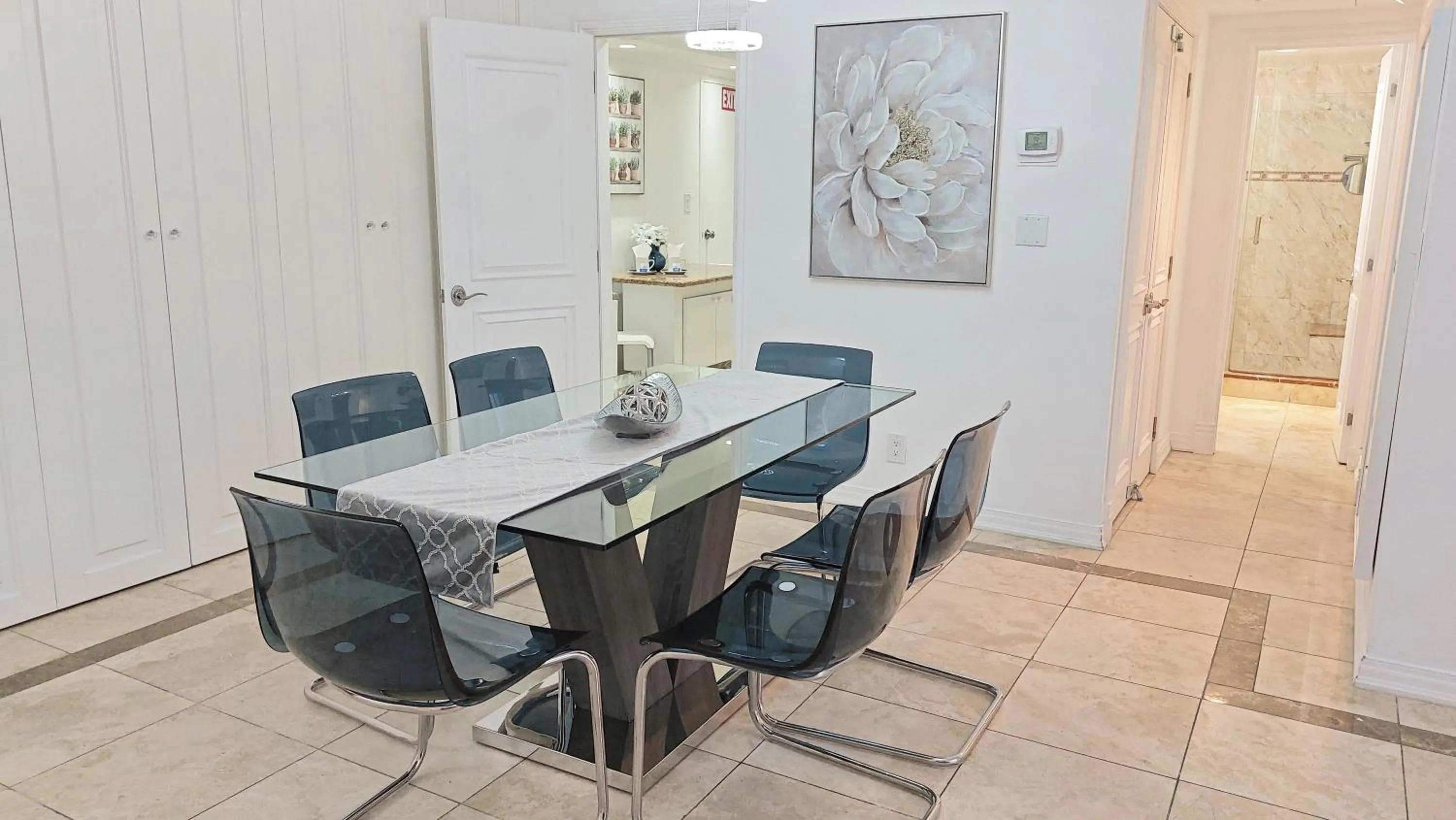 Dining area in The Tides Apartments on the beach