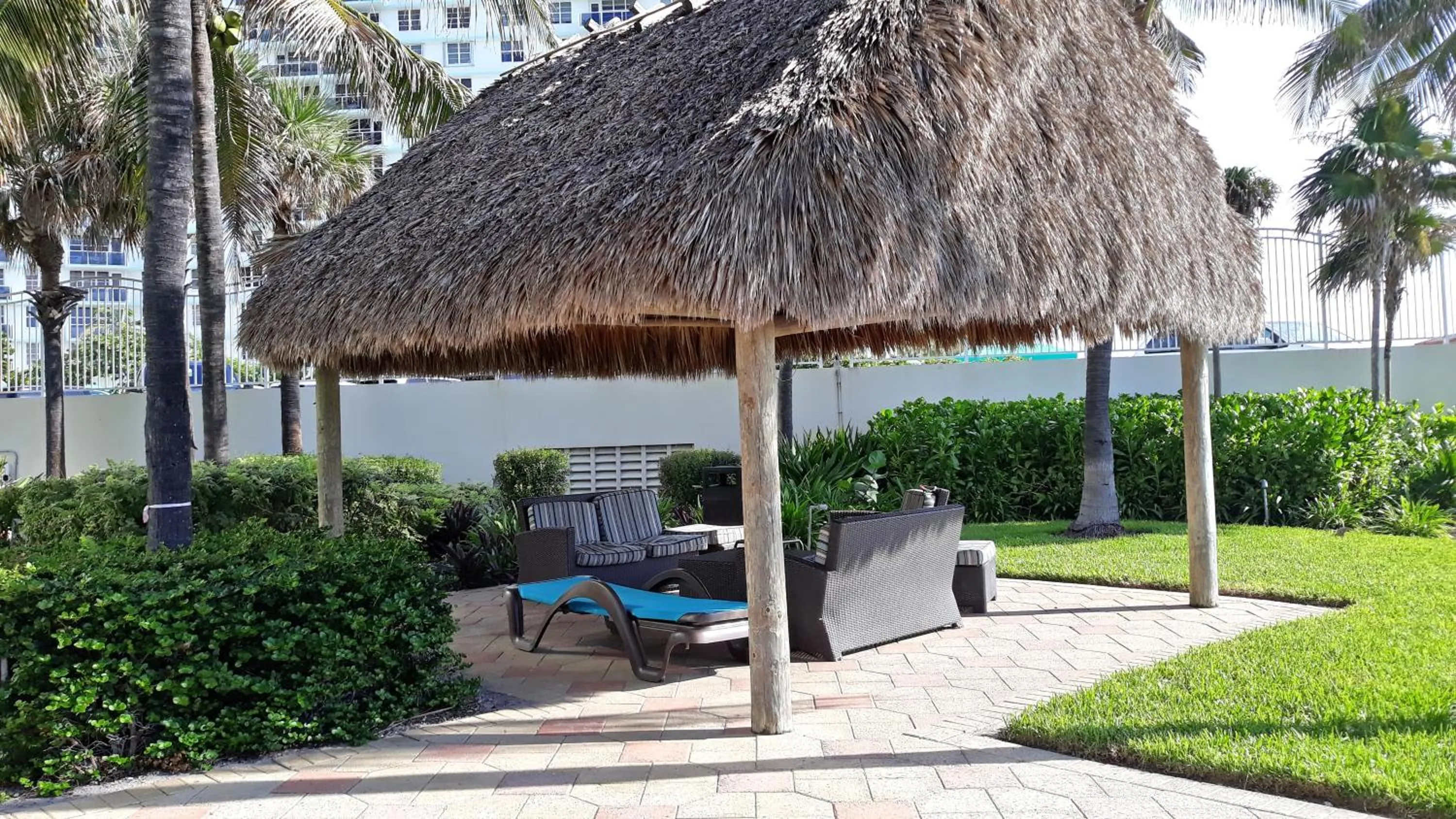 Garden in The Tides Apartments on the beach