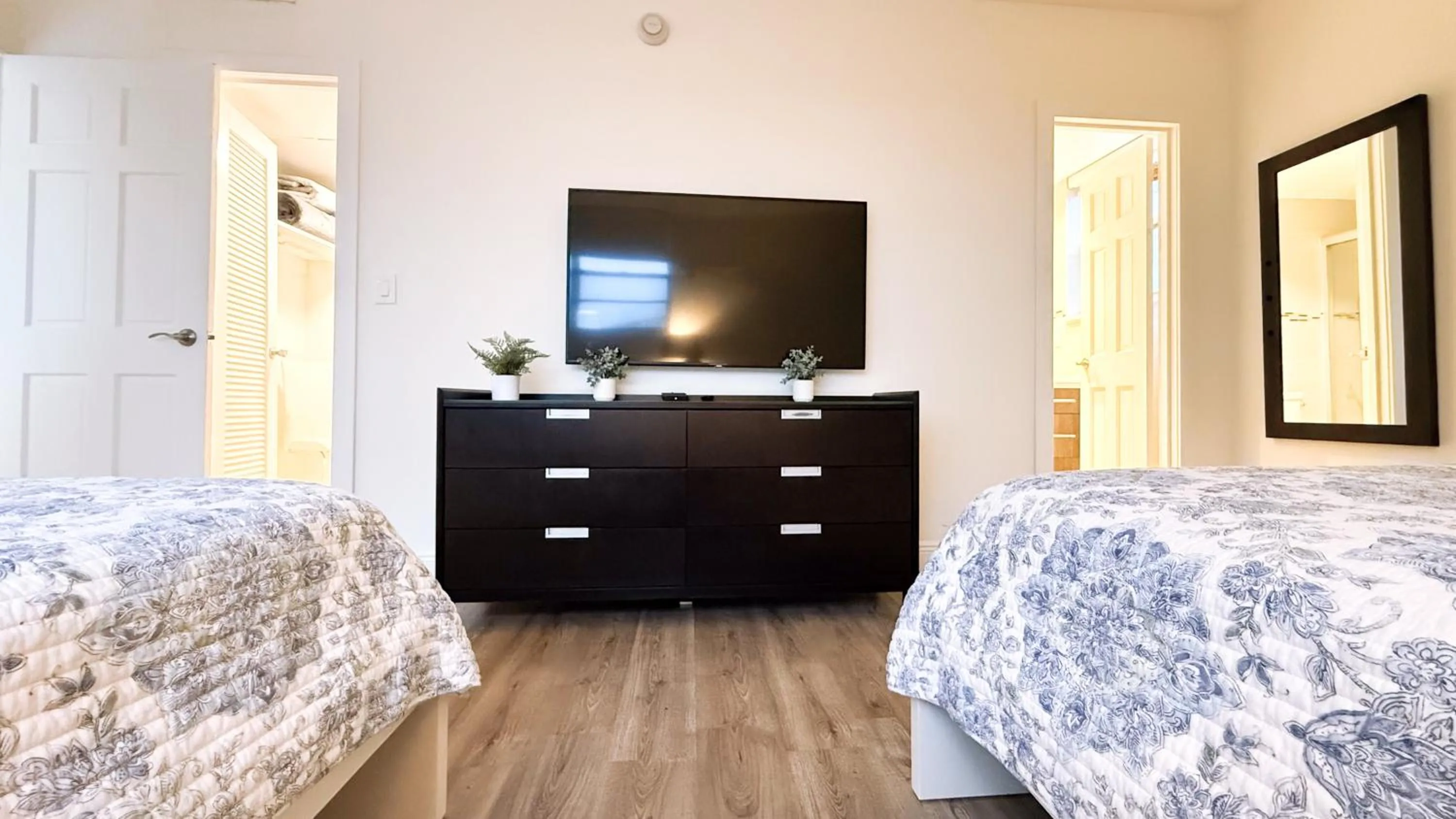 Bedroom, Bed in The Tides Apartments on the beach