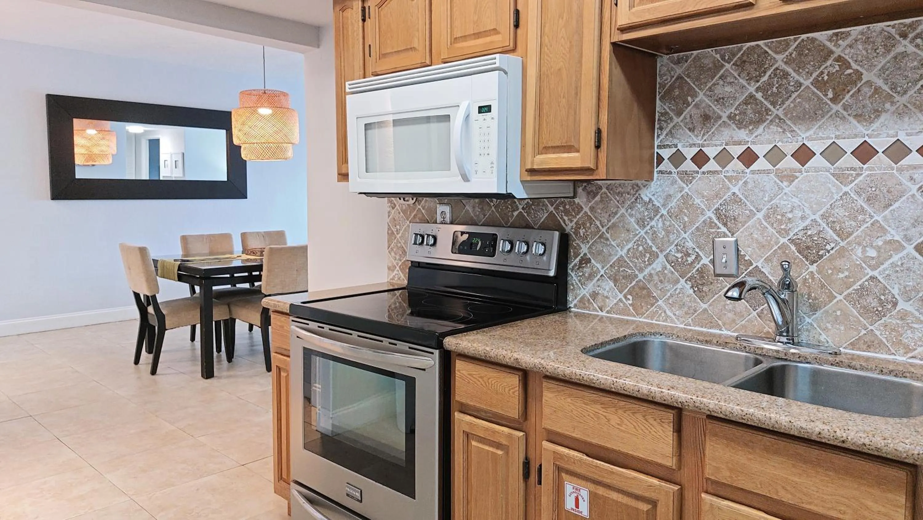 Kitchen or kitchenette in The Tides Apartments on the beach