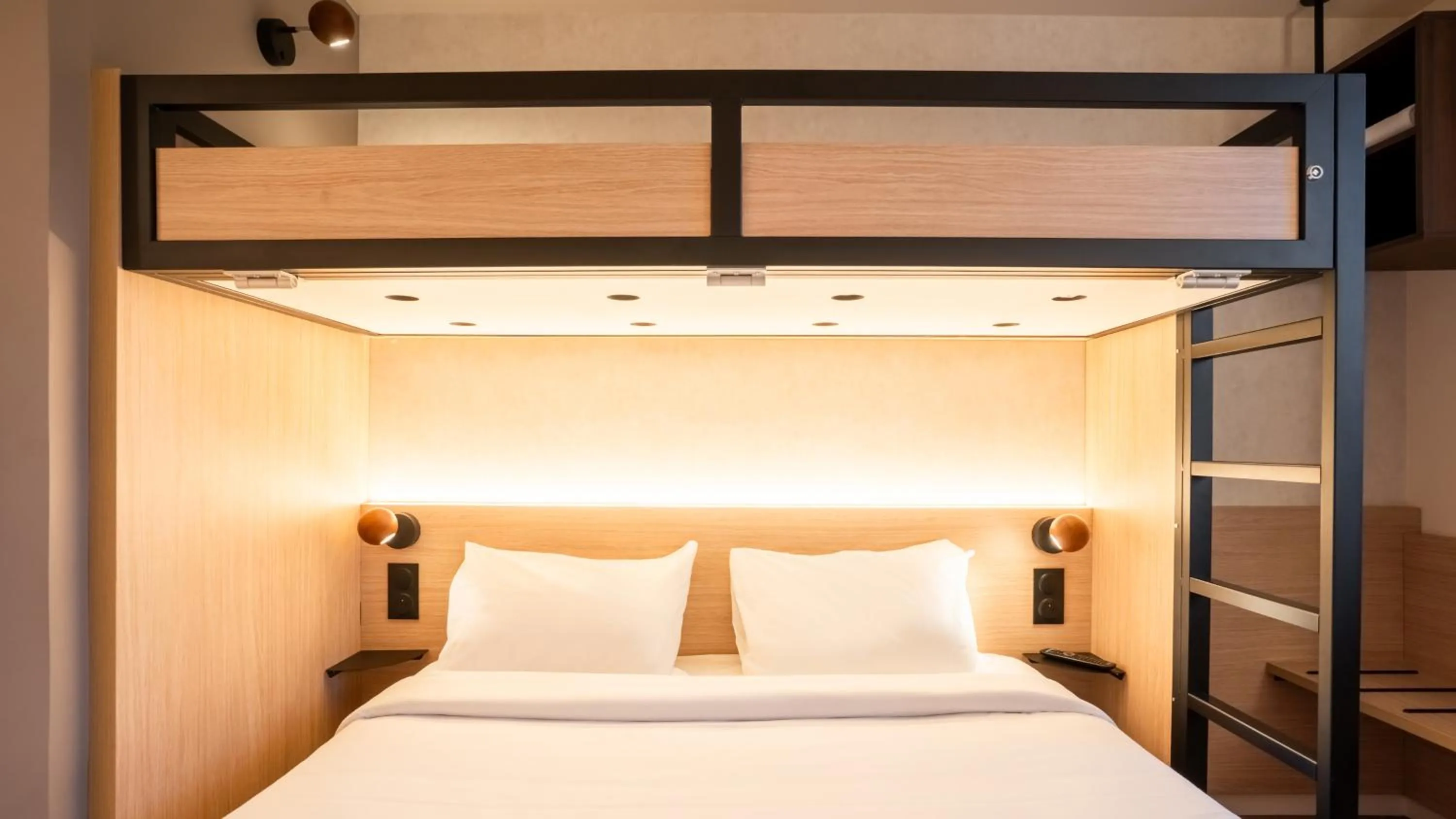 Photo of the whole room, Bed in Première Classe Paris Ouest - Pont de Suresnes