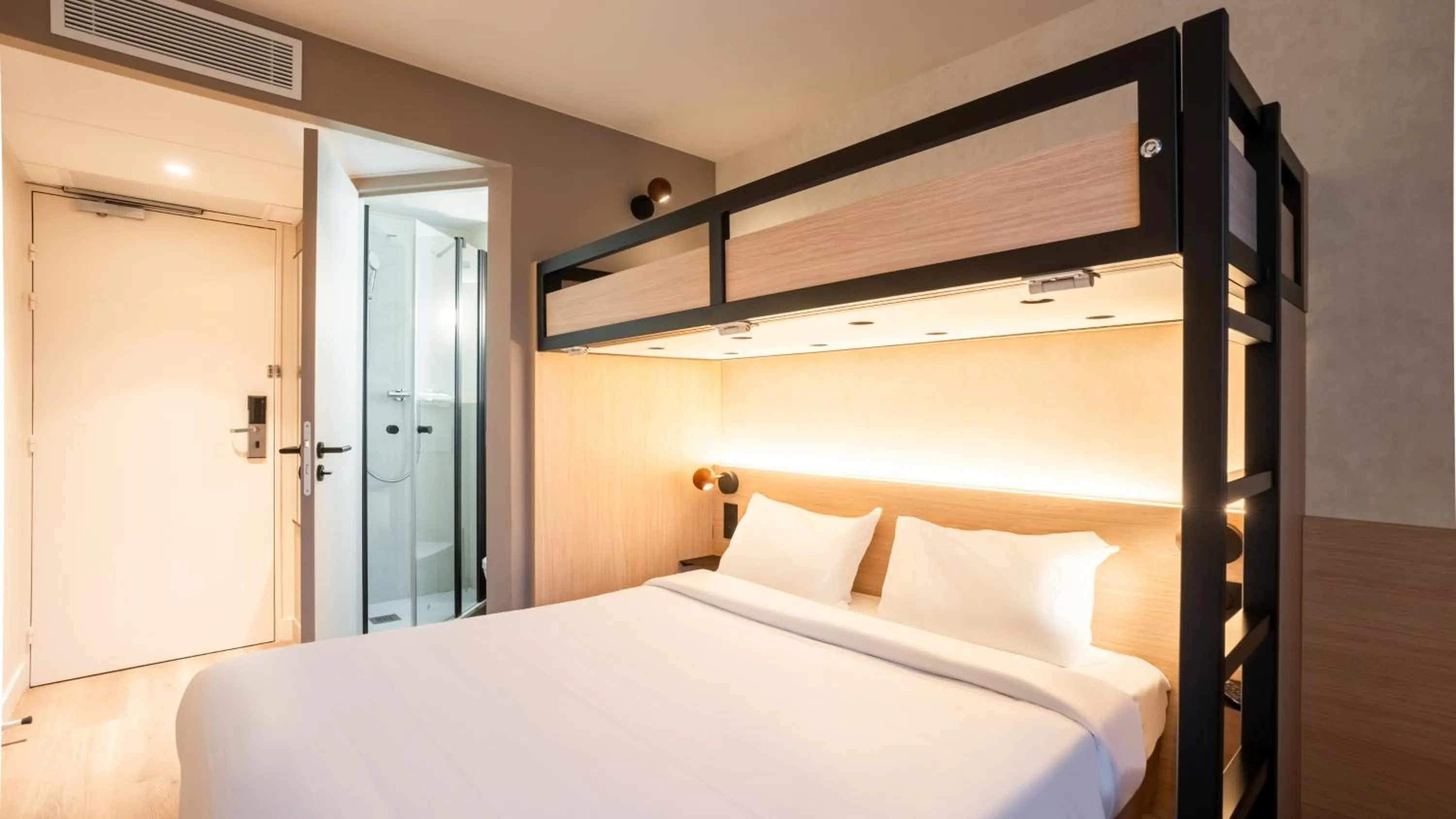 Photo of the whole room, Bed in Première Classe Paris Ouest - Pont de Suresnes