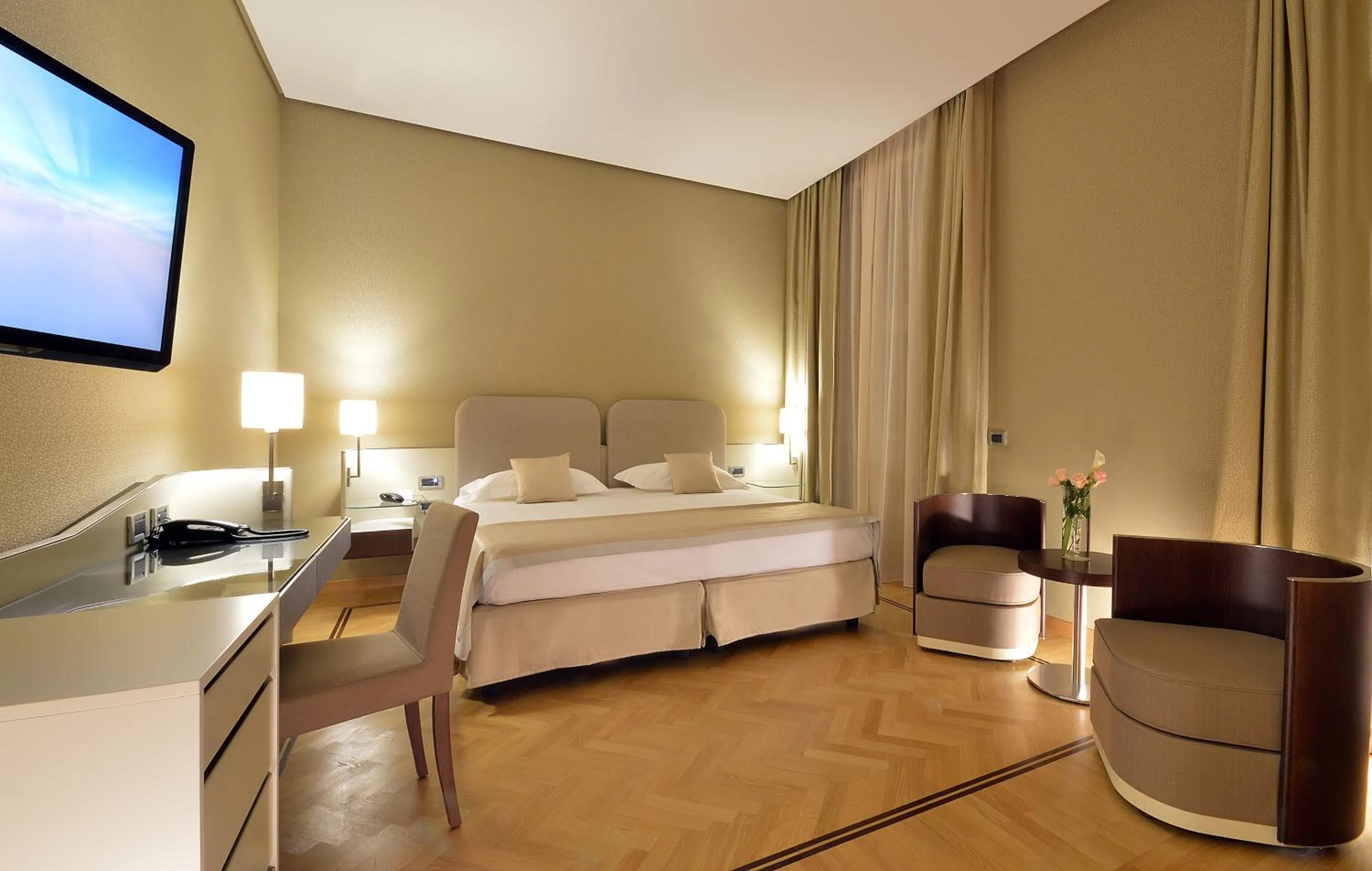 Photo of the whole room, Bed in Palazzo Esedra