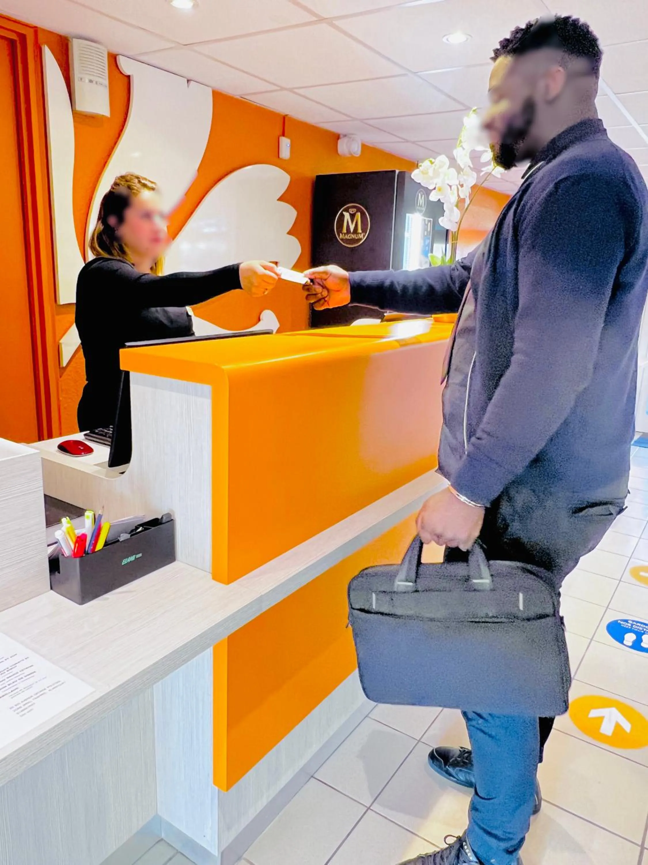 Lobby or reception in Premiere Classe St Quentin en Yvelines Elancourt