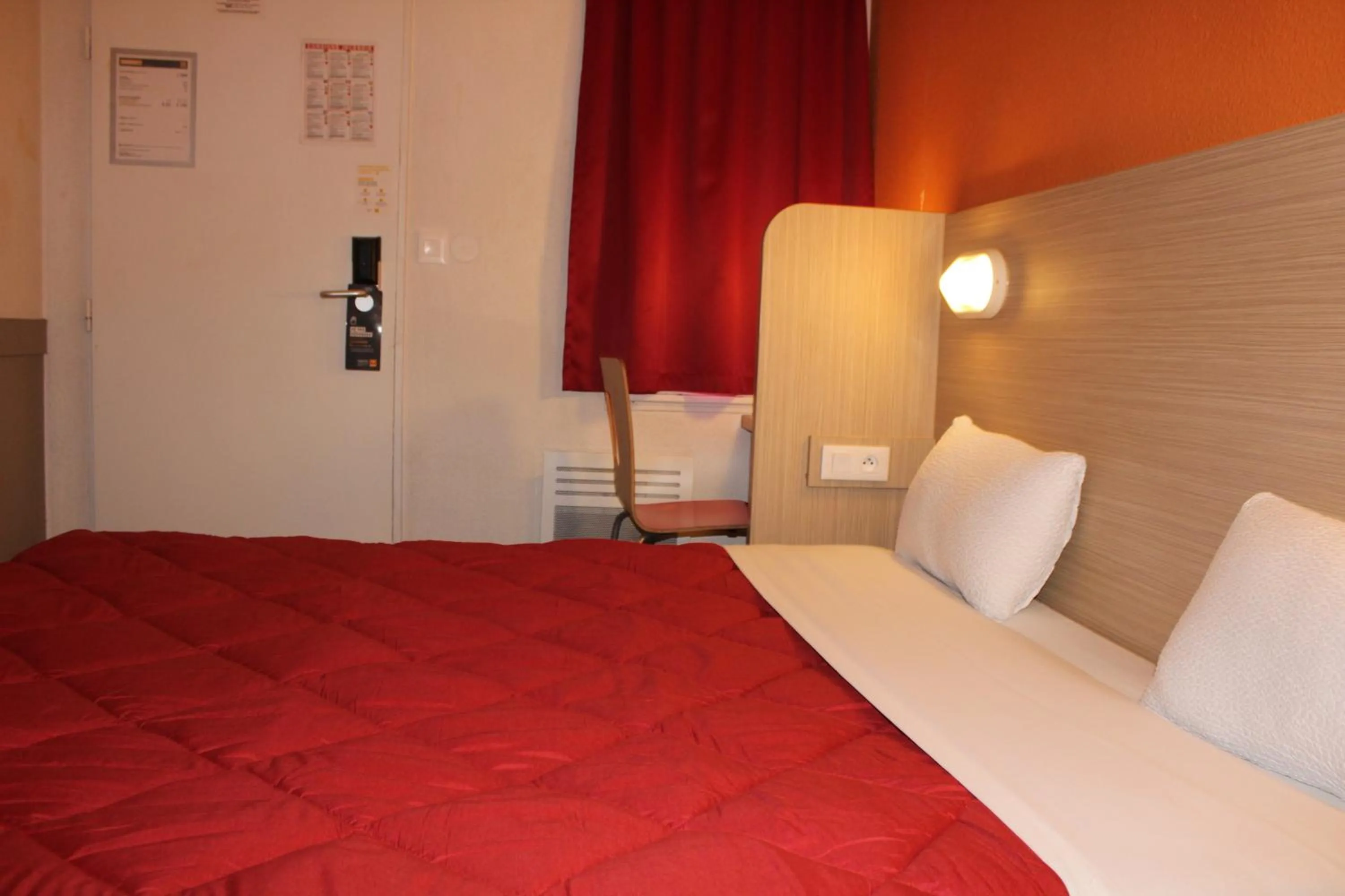 Bed in Premiere Classe St Quentin en Yvelines Elancourt