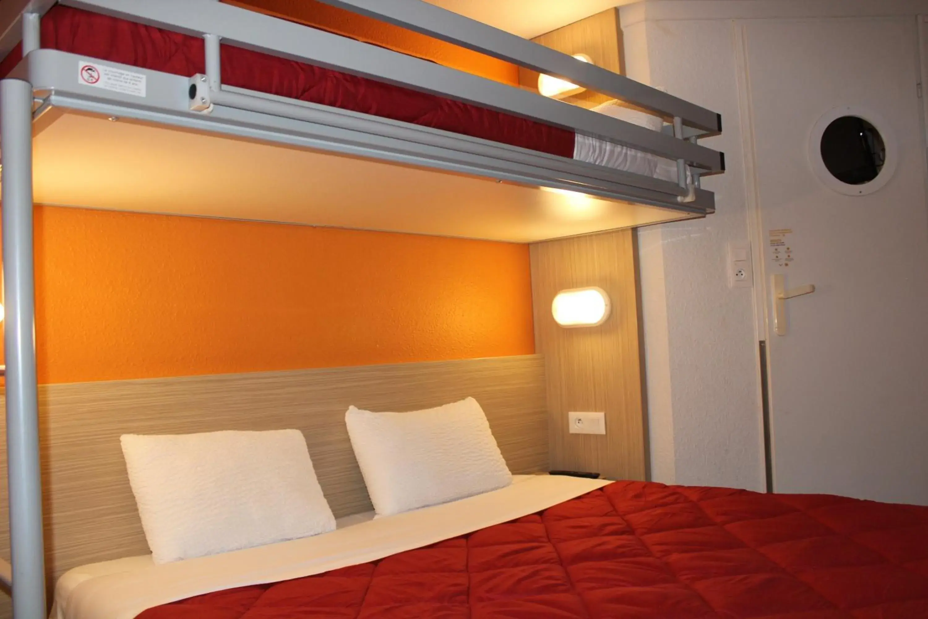 Triple Room (1 Double Bed + 1 Single Bed) in Premiere Classe St Quentin en Yvelines Elancourt Triple Room (1 Double Bed + 1 Single Bed) in Premiere Classe St Quentin en Yvelines Elancourt