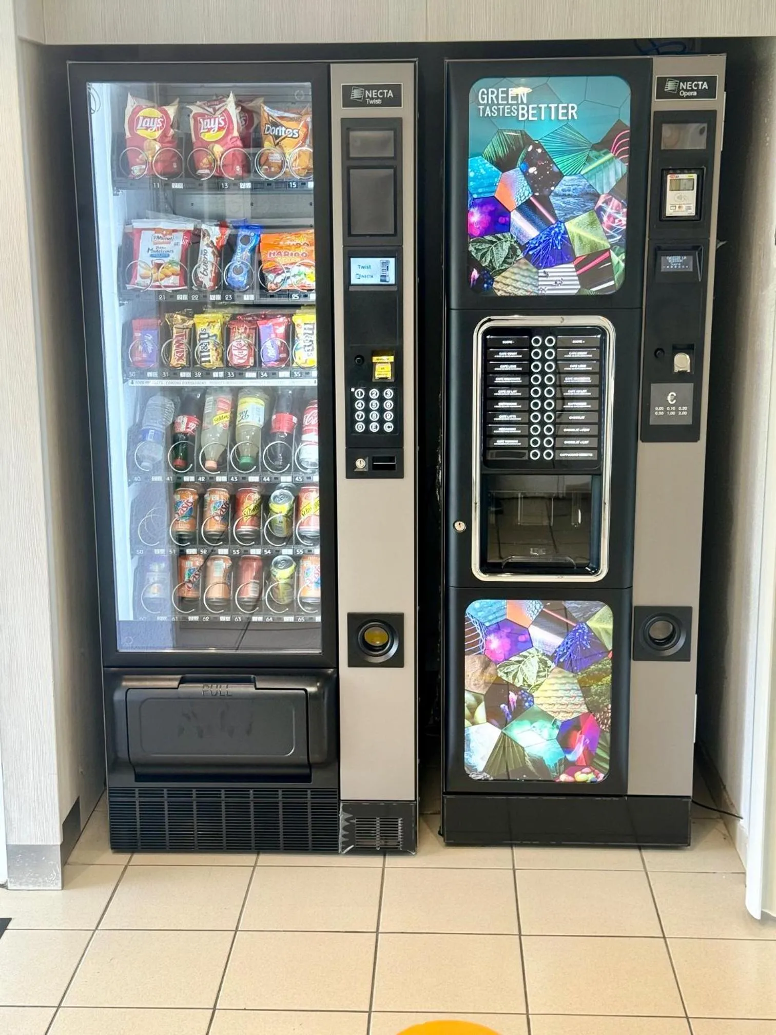 Lobby or reception in Premiere Classe St Quentin en Yvelines Elancourt