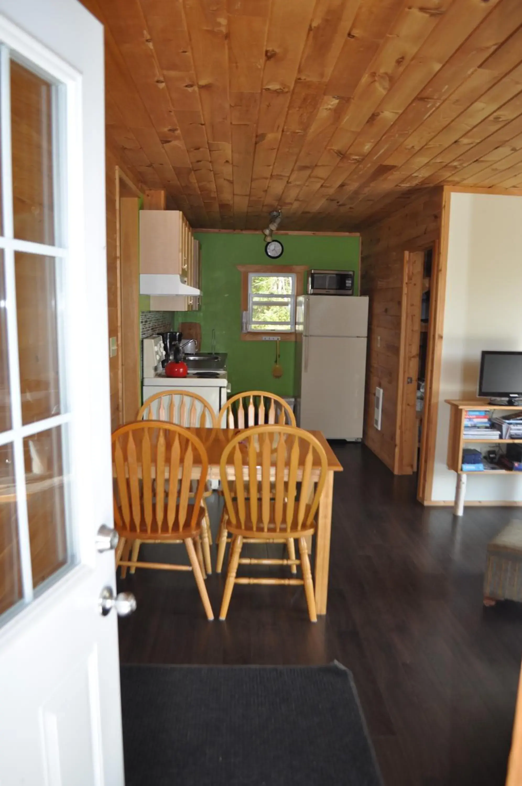 Two-Bedroom Cottage in The Sleeping Moose Cottage Two-Bedroom Cottage in The Sleeping Moose Cottage