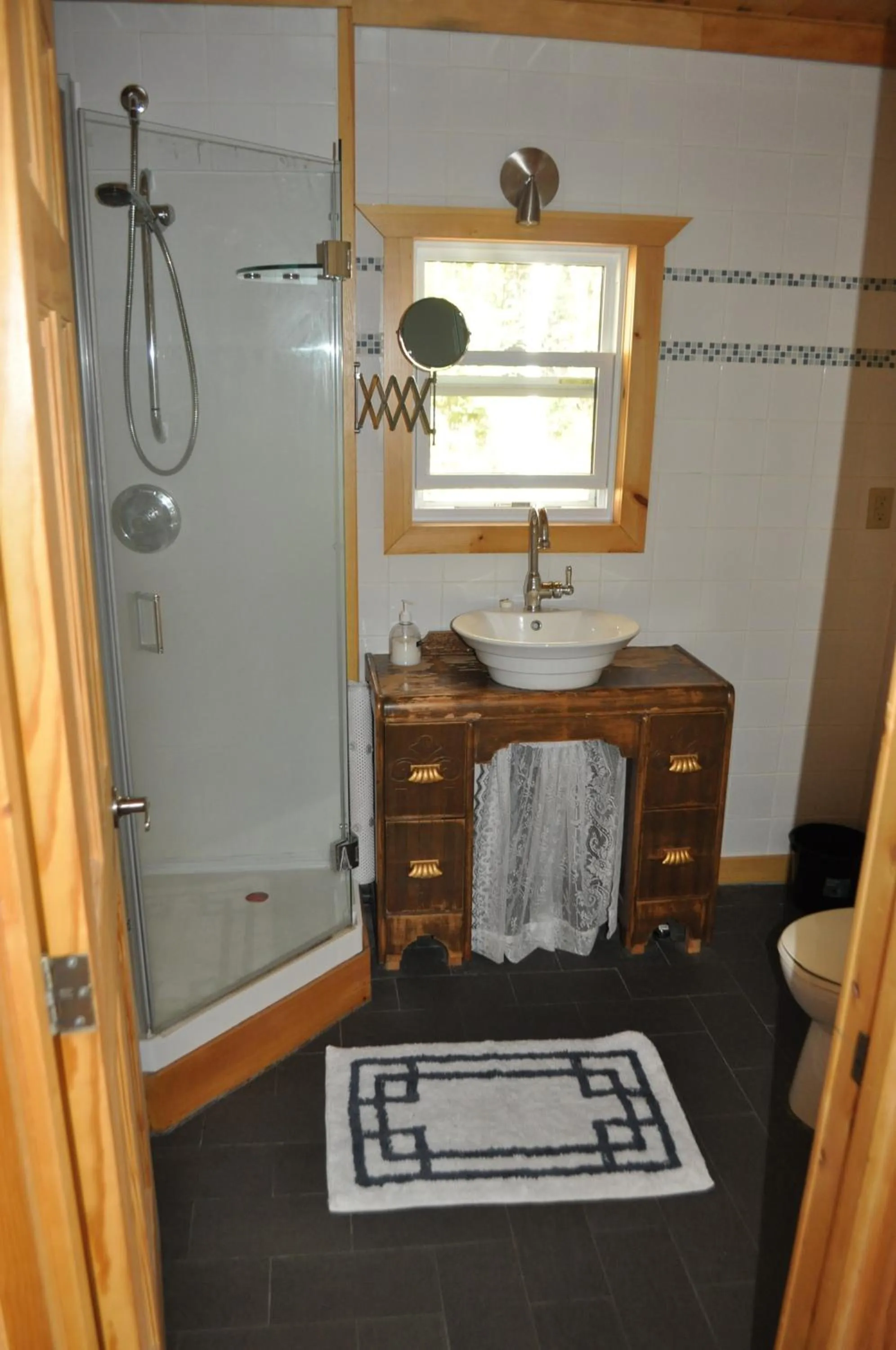 Bathroom in The Sleeping Moose Cottage