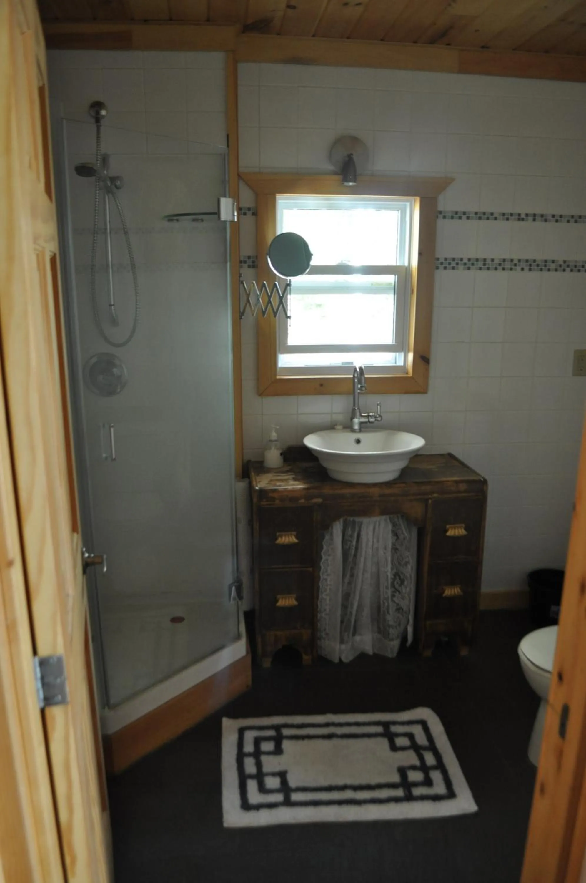 Bathroom in The Sleeping Moose Cottage