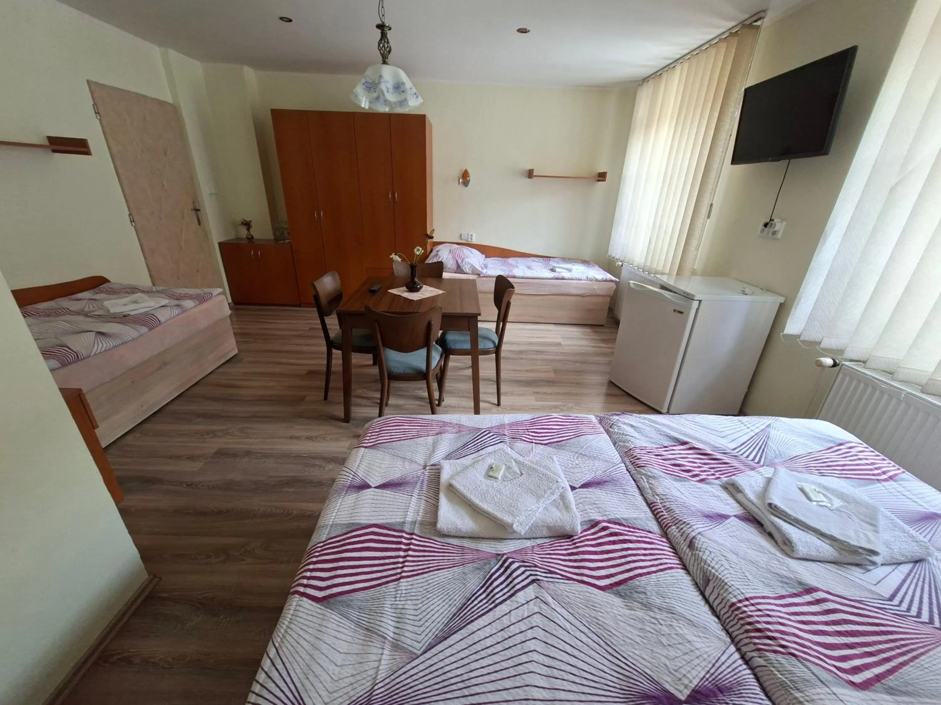 Photo of the whole room, Bed in Hotel Alster