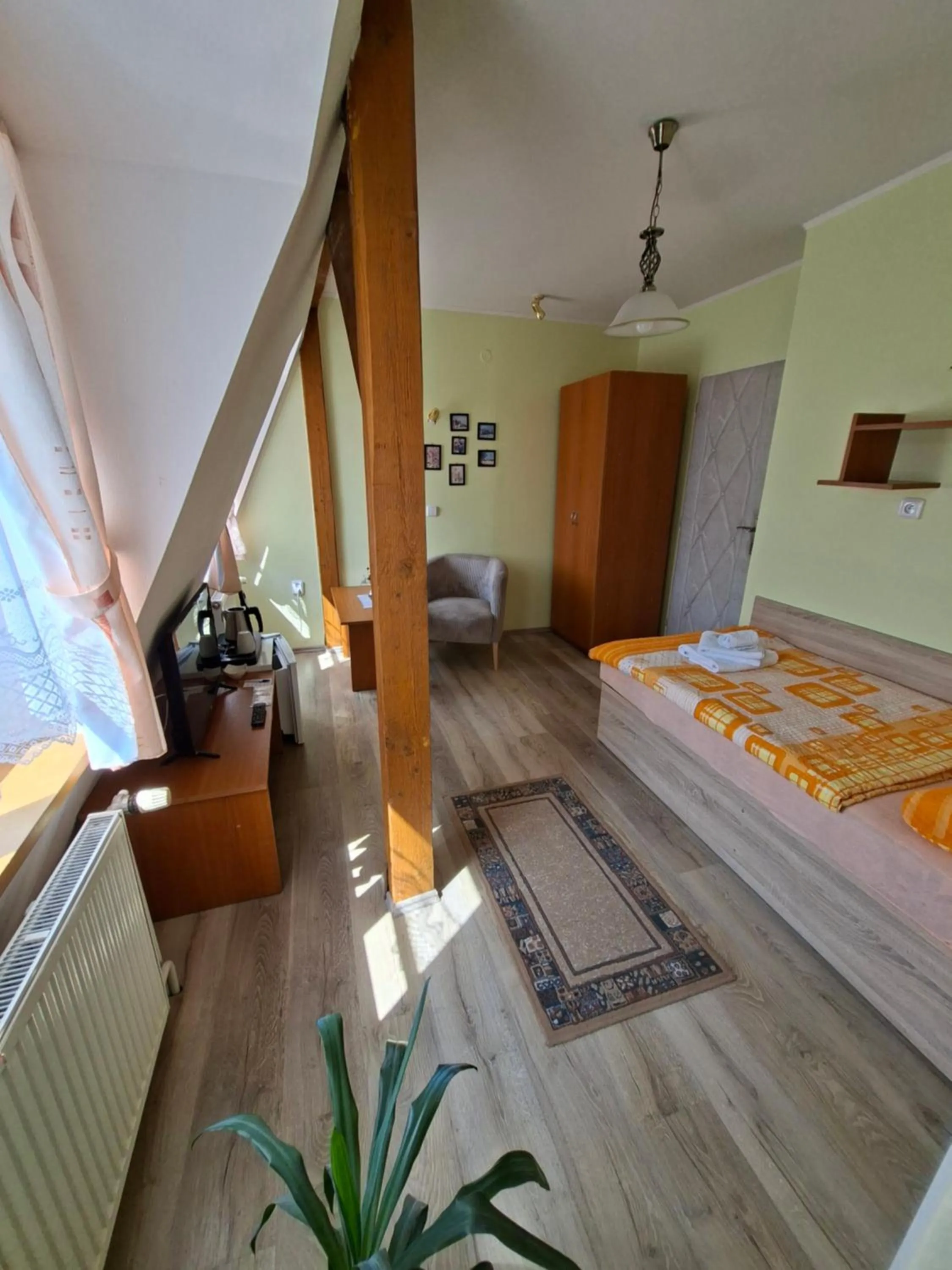 Bedroom, Bed in Hotel Alster