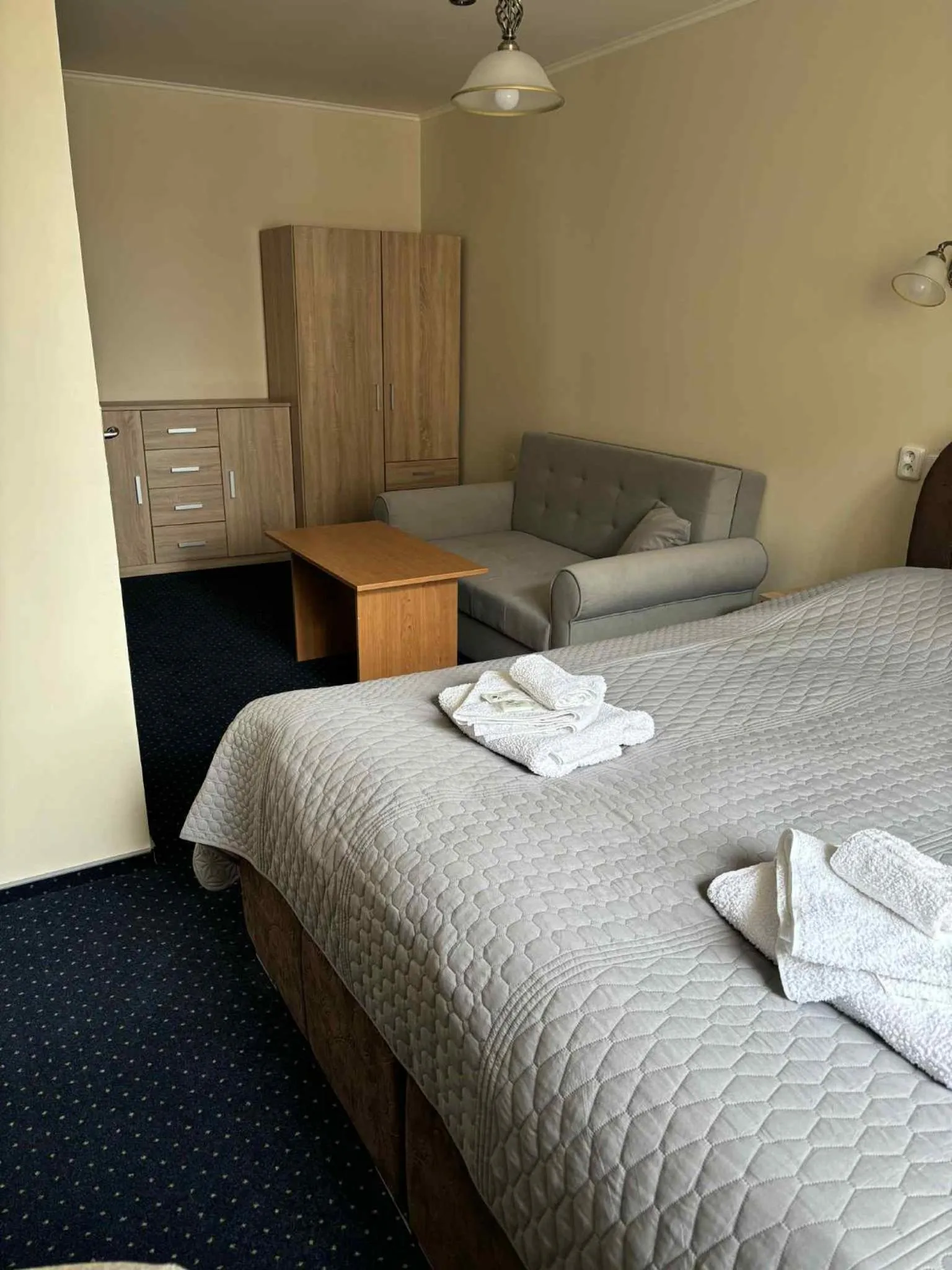 Photo of the whole room, Bed in Hotel Alster