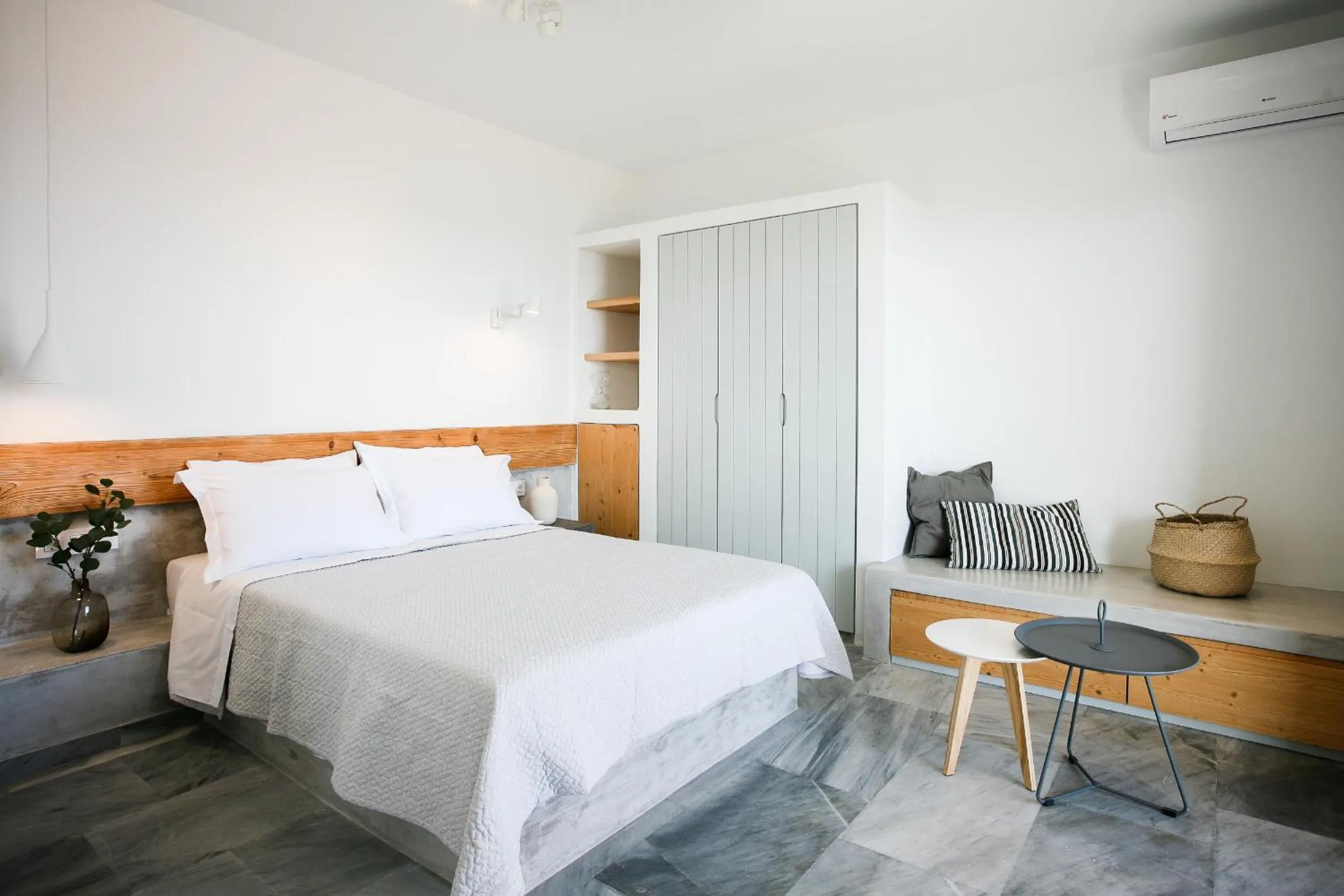 Photo of the whole room, Bed in Pharos Apartments