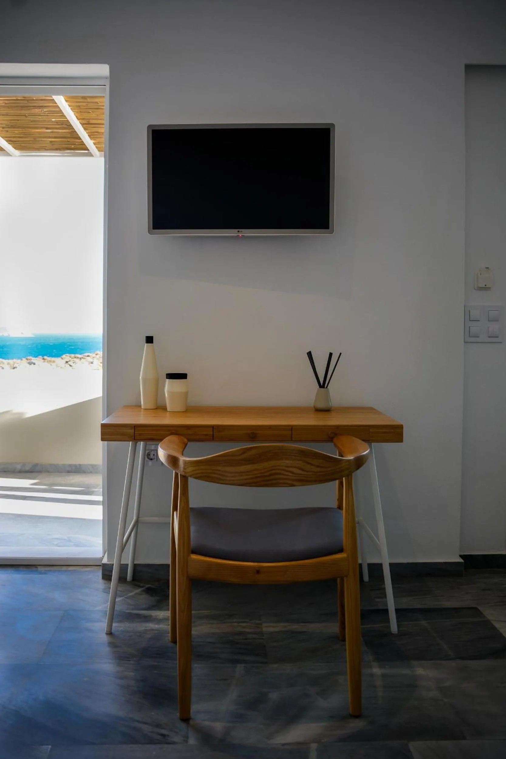 TV and multimedia in Pharos Apartments