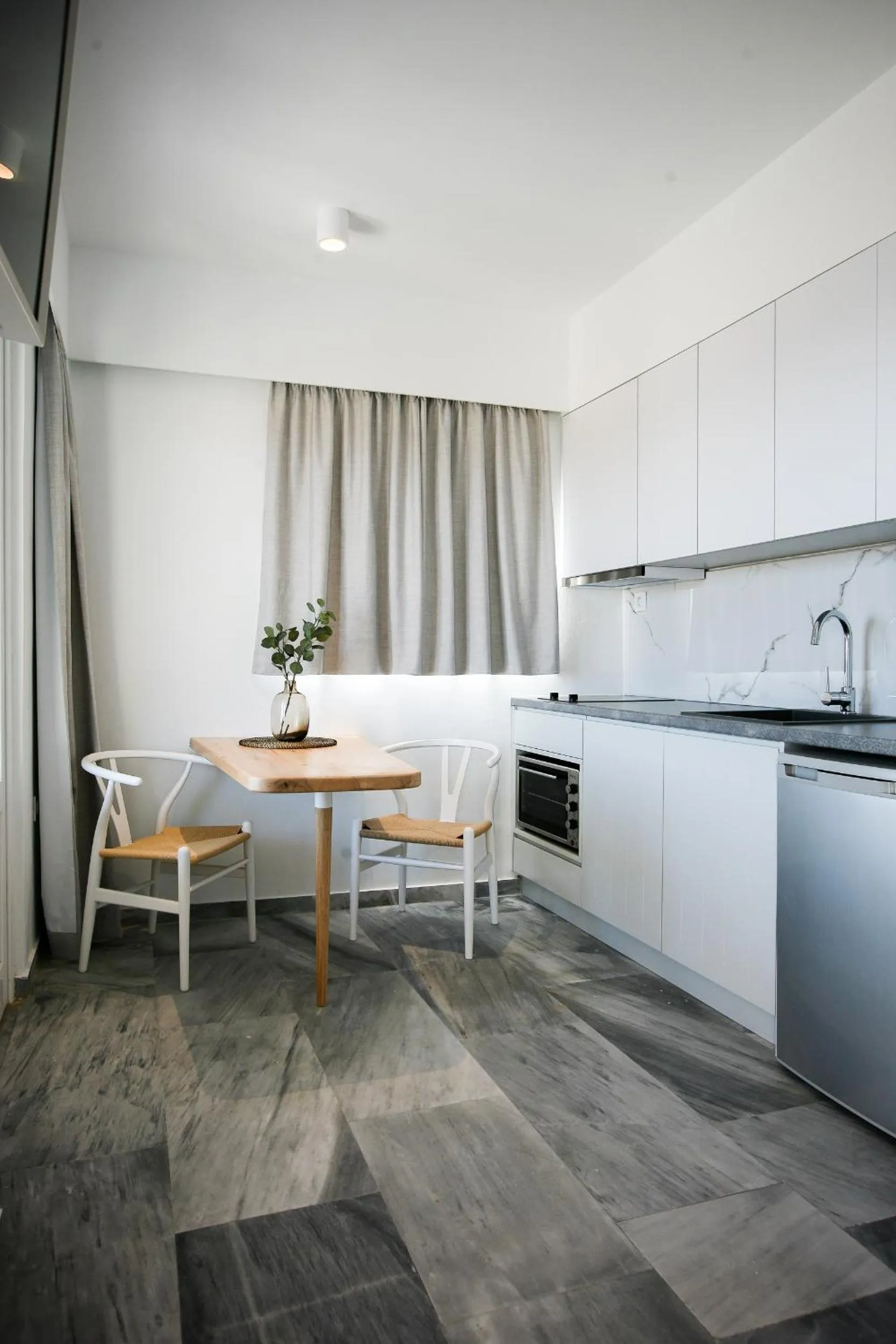 Kitchen or kitchenette in Pharos Apartments