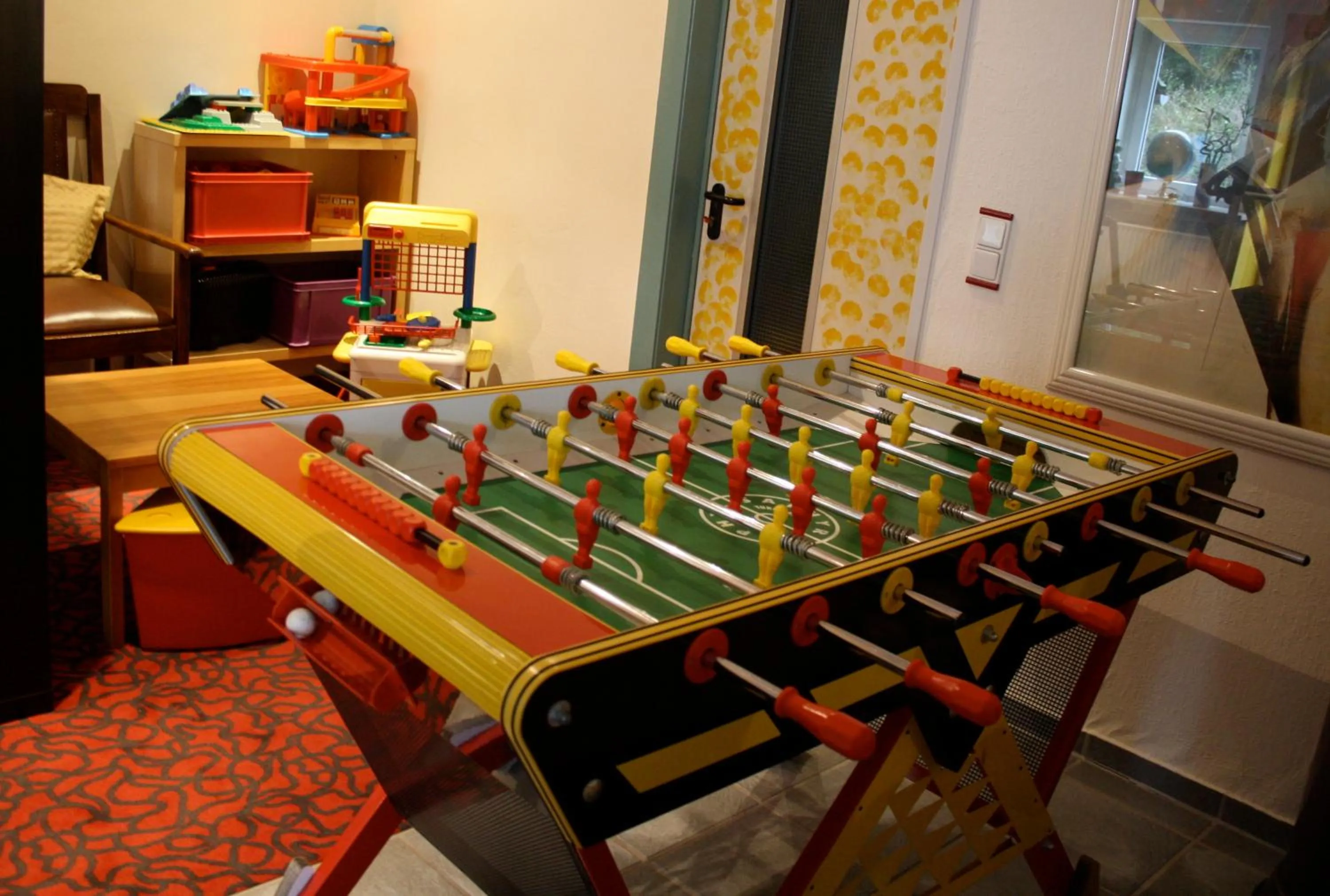 Entertainment in Hotel Elegant