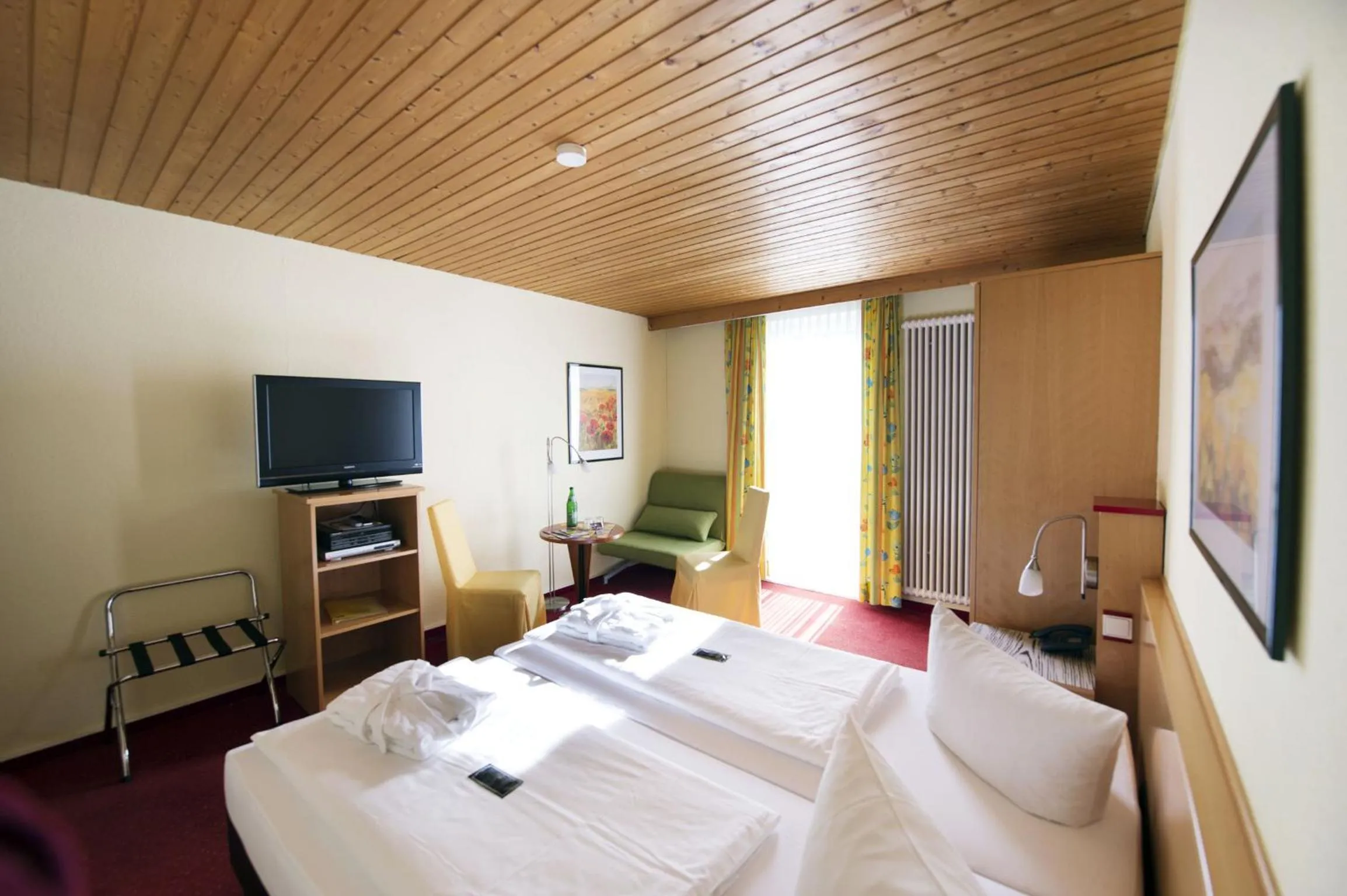 Photo of the whole room, Bed in Hotel Elegant