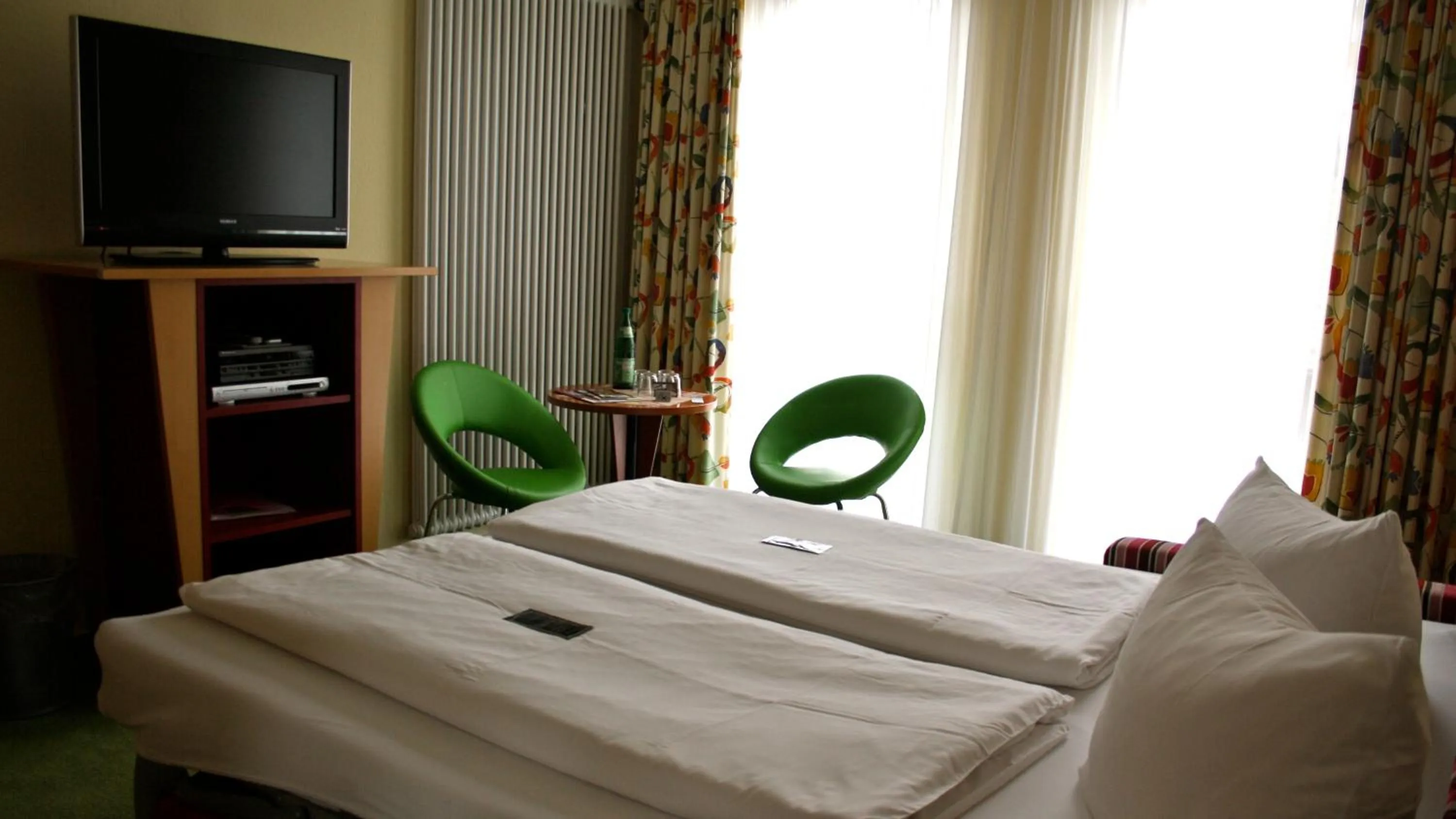 Photo of the whole room, Bed in Hotel Elegant