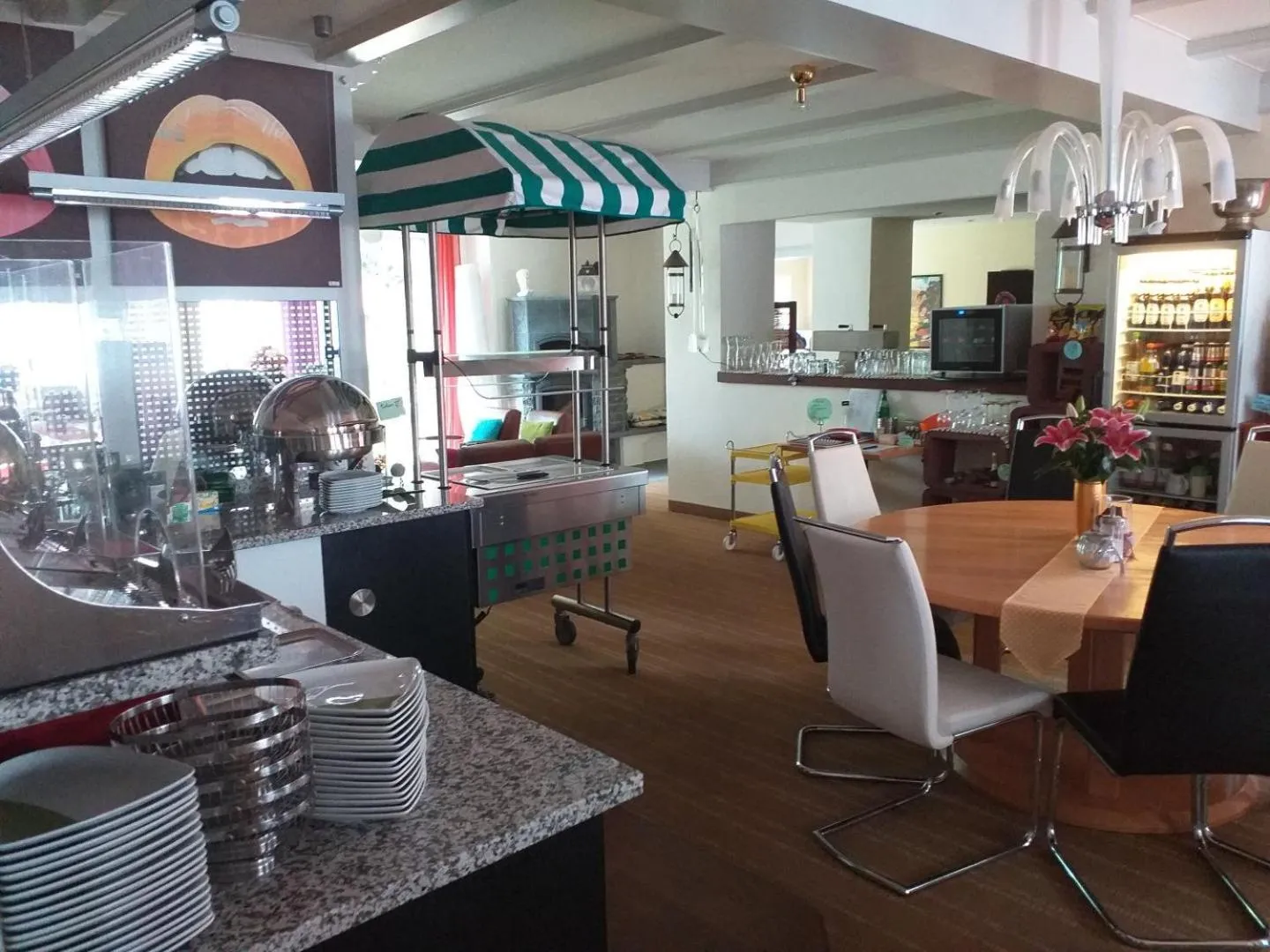 Breakfast in Hotel Elegant